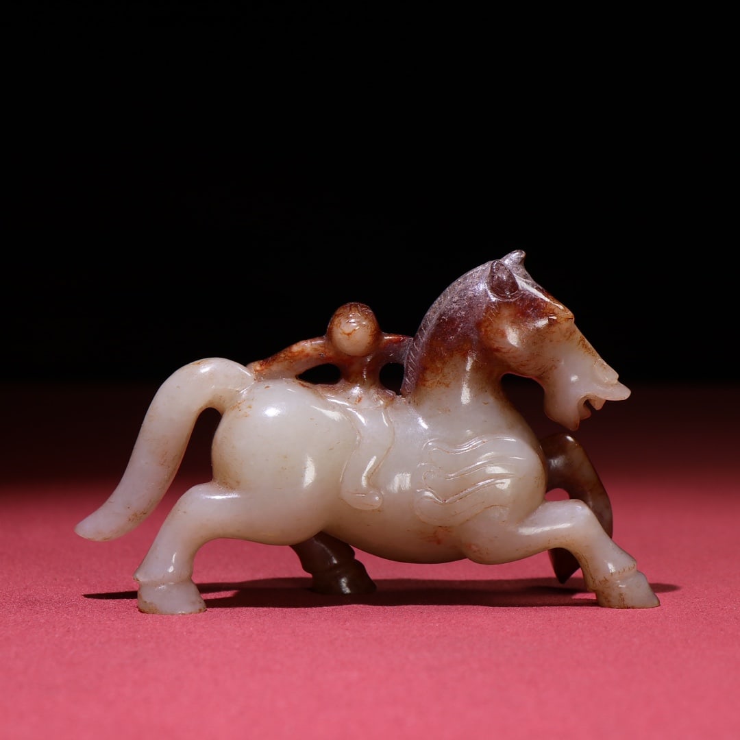 A beautiful white jade horse ornament (1 of 9)