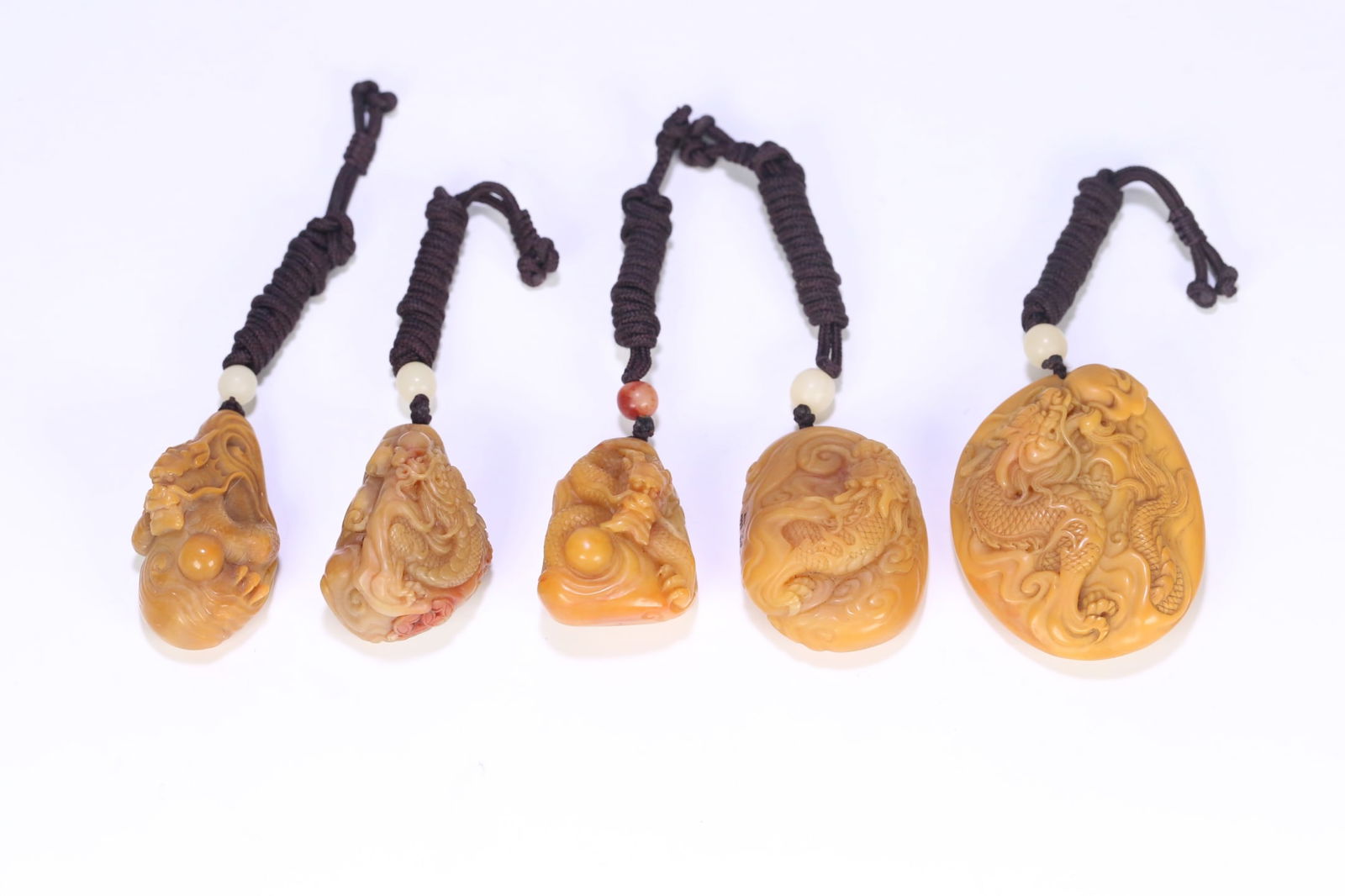 A set of exquisite Tianhuang stone dragon pattern handles: Exquisite Tianhuang stone dragon pattern handle Size:min:4.8x3.3x2.4cm max:6.6x5.32x2cm W:280.8g (The Dimensions Of All Batches Are Manually Measured.If You Need More Detailed Information,Please Conta