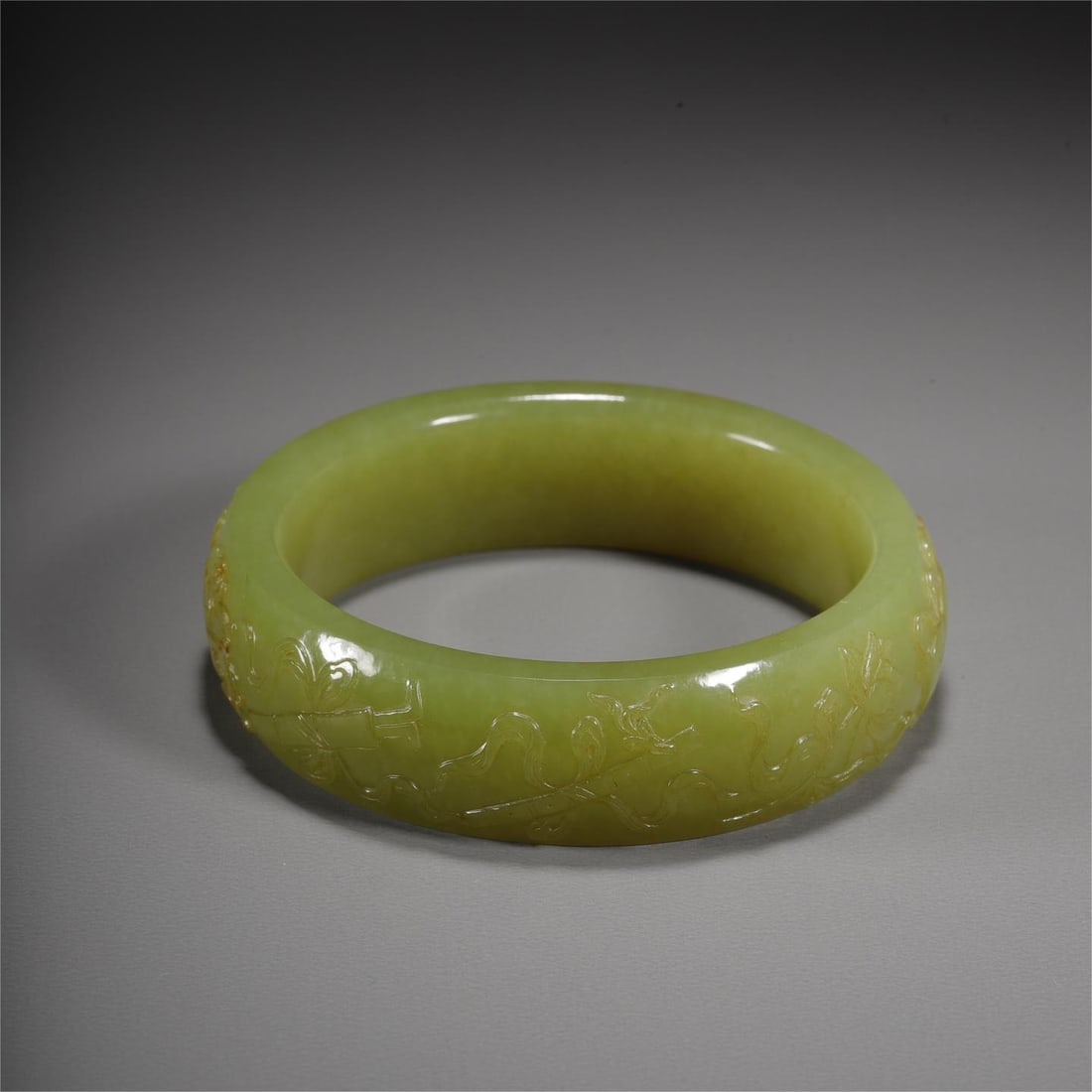 A beautiful Hetian topaz eight-treasure pattern wide bracelet: Exquisite Hetian topaz eight-treasure pattern wide bracelet Size:lnside diameter:5.8cm W:1.8cm W:82.7g (The Dimensions Of All Batches Are Manually Measured.If You Need More Detailed Information,Please