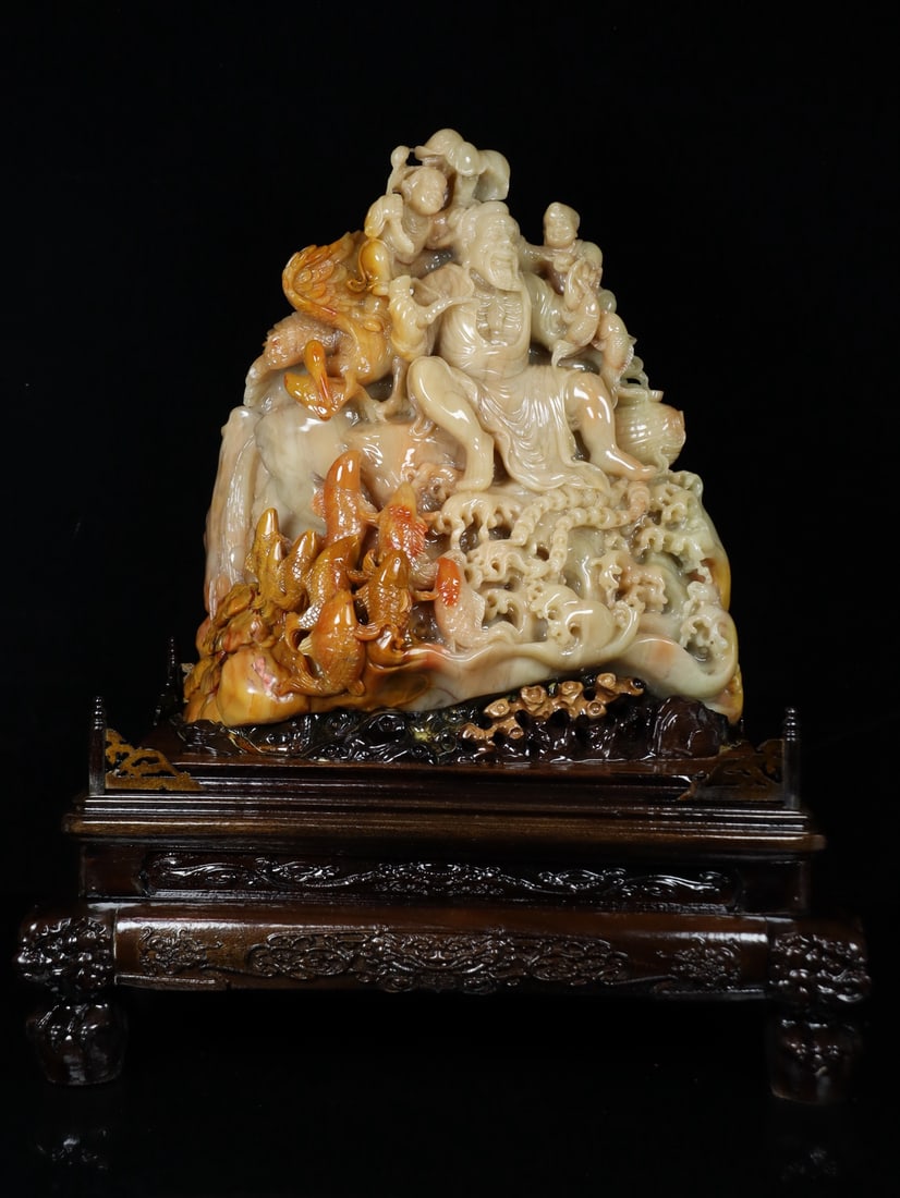 A beautiful Shoushan Tianhuangshi carved figure ornament (1 of 9)