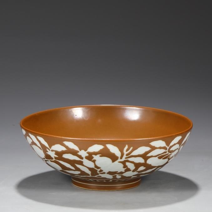 A purple gold glaze made in the Xuande year of the Ming Dynasty with three multi-pattern large bowl (1 of 7)