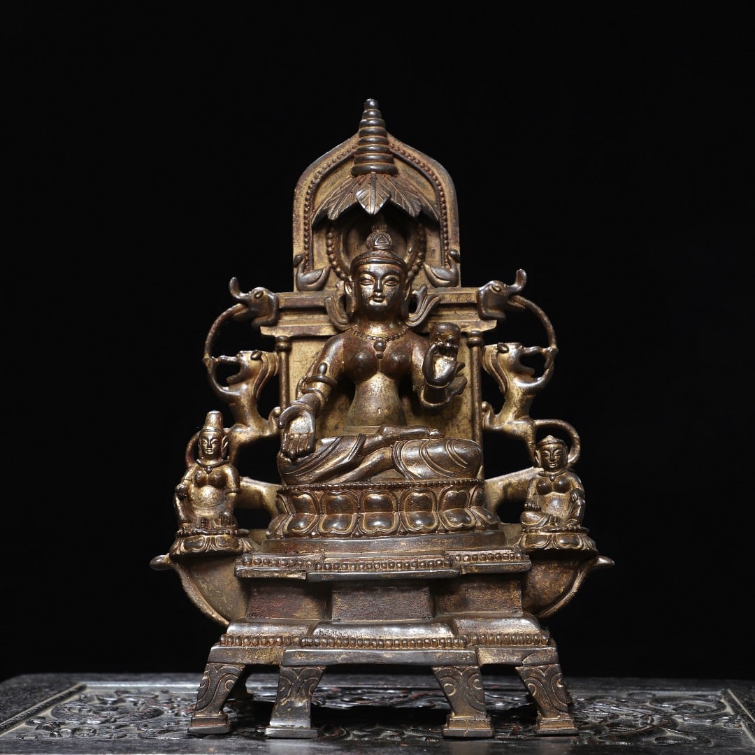 A beautiful bronze clay gold Northern Wei Buddha statue: Exquisite copper clay gold Northern Wei Buddha statues Size:H:29cm W:19cm T:12cm W:2.61kg (The Dimensions Of All Batches Are Manually Measured.If You Need More Detailed Information,Please Contact Our