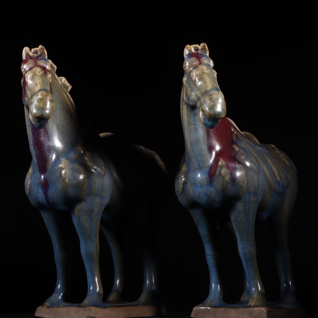 A pair of horses from the Song Dynasty: The horse of the Song Dynasty H:23.3L:26.5W:9cm (The Dimensions Of All Batches Are Manually Measured.If You Need More Detailed Information,Please Contact Our Customer Service Before Bidding.)