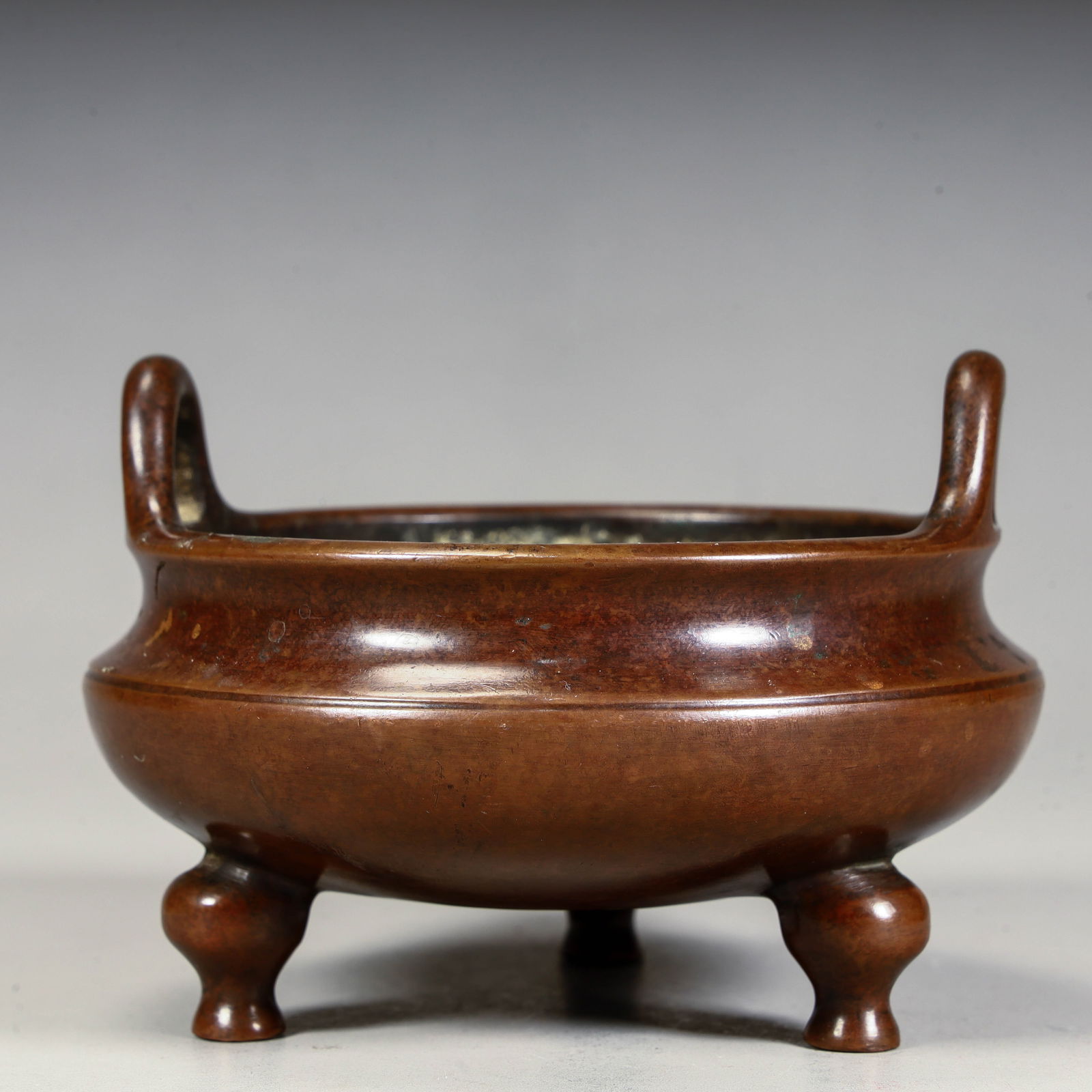 A fine three-legged incense burner from the Qing Dynasty (1 of 7)