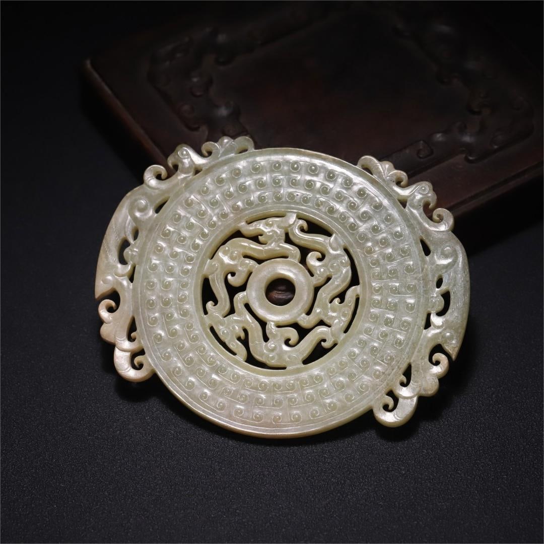 A beautiful piece of ancient jade: Exquisite ancient jade jade Size:10.7x8.4x0.55cm W:94.5g (The Dimensions Of All Batches Are Manually Measured.If You Need More Detailed Information,Please Contact Our Customer Service Before Bidding.)