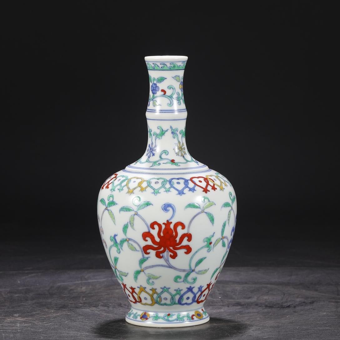 A large bottle of Doucai entwined floral pattern string pattern made in the Chenghua year of the (1 of 9)