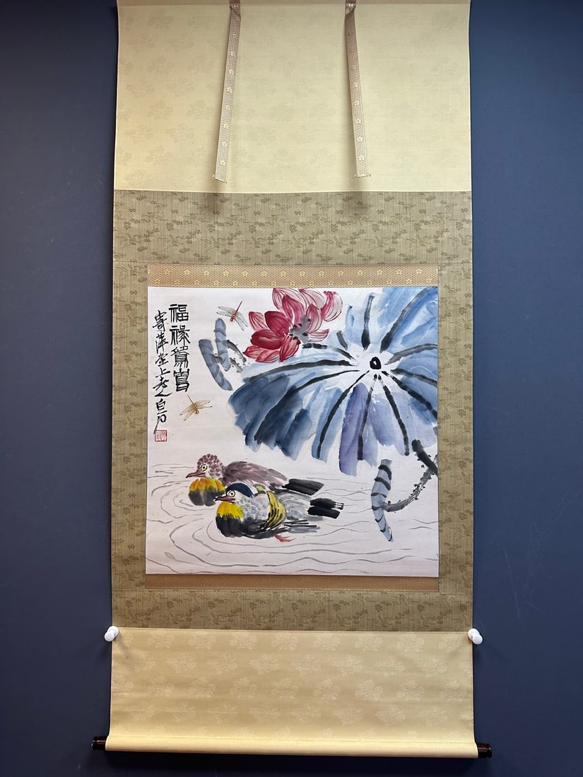 A picture of Qi Baishi's duck playing: Qi Baishi's duck playing picture Flower core Size:66×66cm (The Dimensions Of All Batches Are Manually Measured.If You Need More Detailed Information,Please Contact Our Customer Service Before Bidding