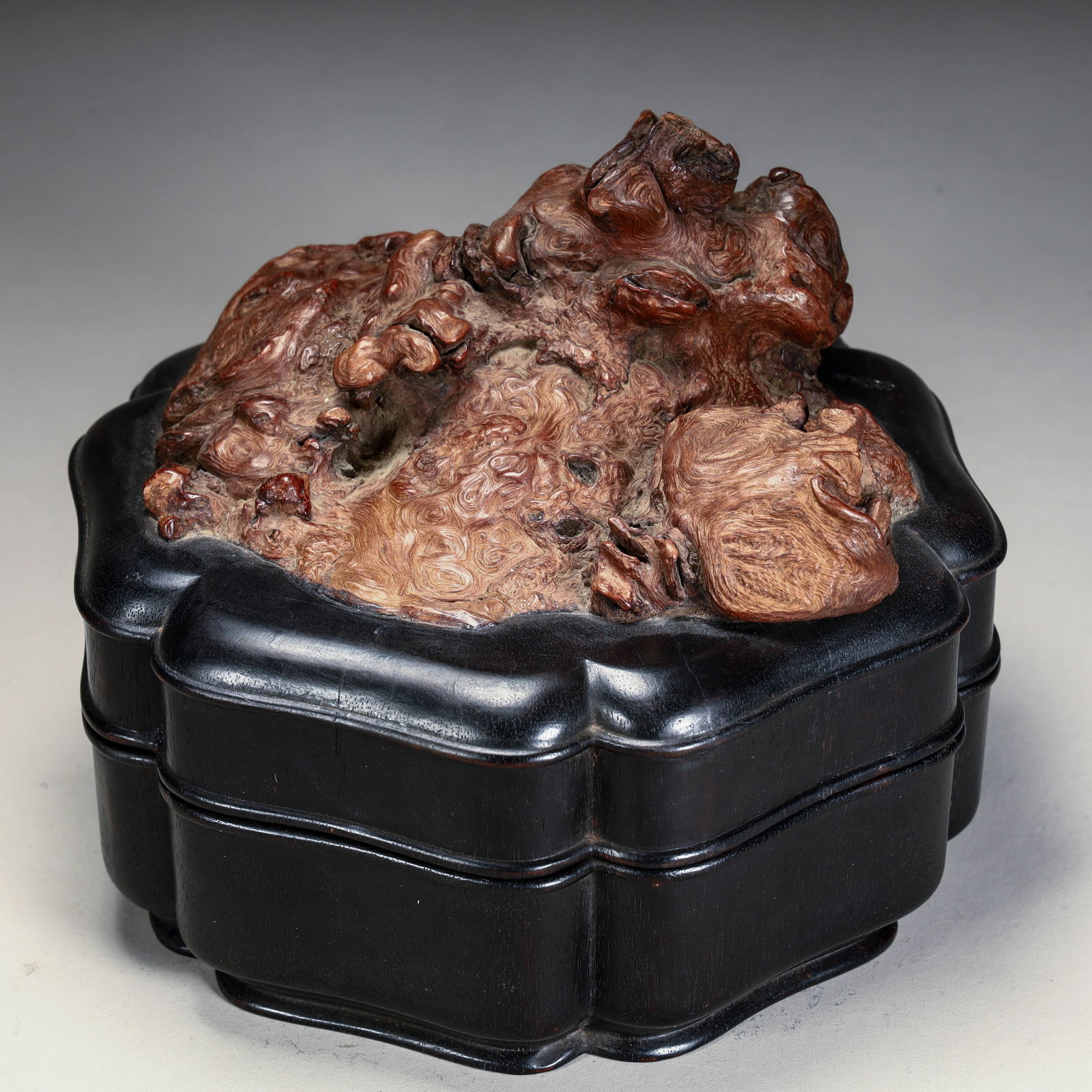 A Qing Dynasty rosewood inlaid gall with a shaped lid box (1 of 9)