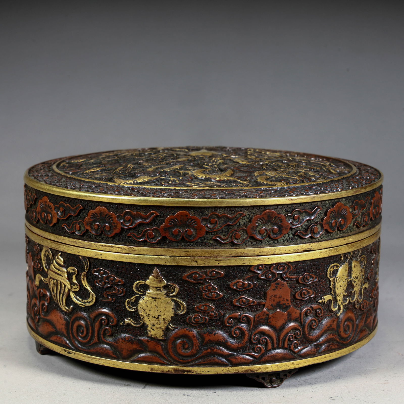 A copper-gilt relief dragon pattern eight-treasure lid box from the Ming Dynasty (1 of 9)