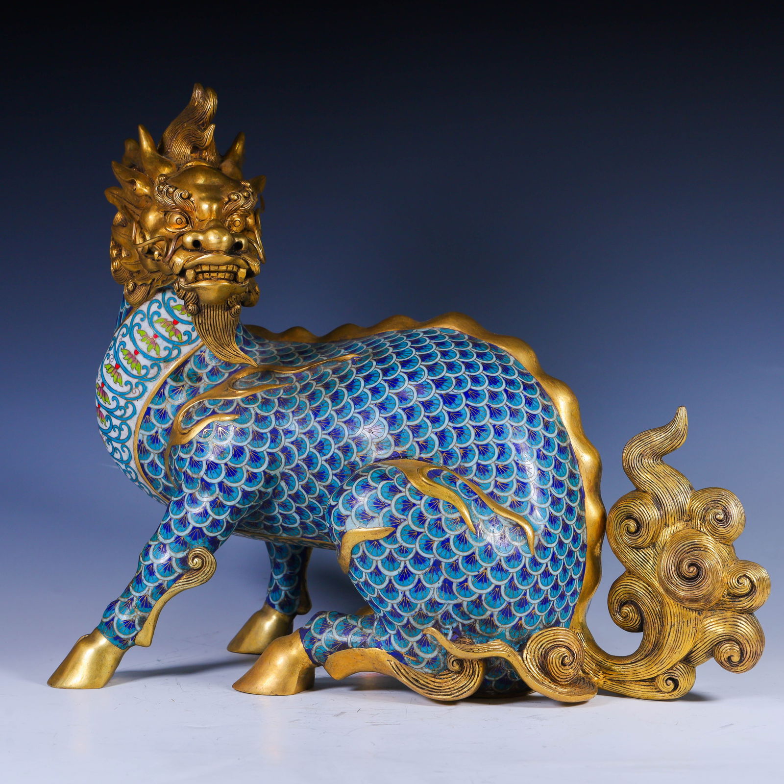 A copper-gilt cloisonné unicorn beast from the Qing Dynasty: Qing Dynasty copper-gilt cloisonné unicorn beast Height 34cm,length 35cm,width 21cm,weight 8.5kg (The Dimensions Of All Batches Are Manually Measured.If You Need More Detailed Information,Please Cont