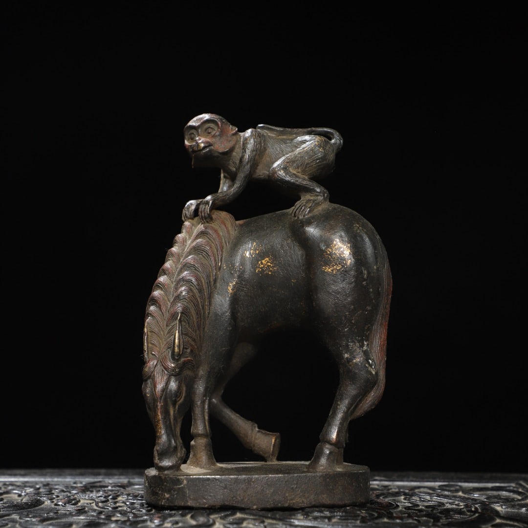 A beautiful bronze rubbing ornament is immediately made a marquis (1 of 9)