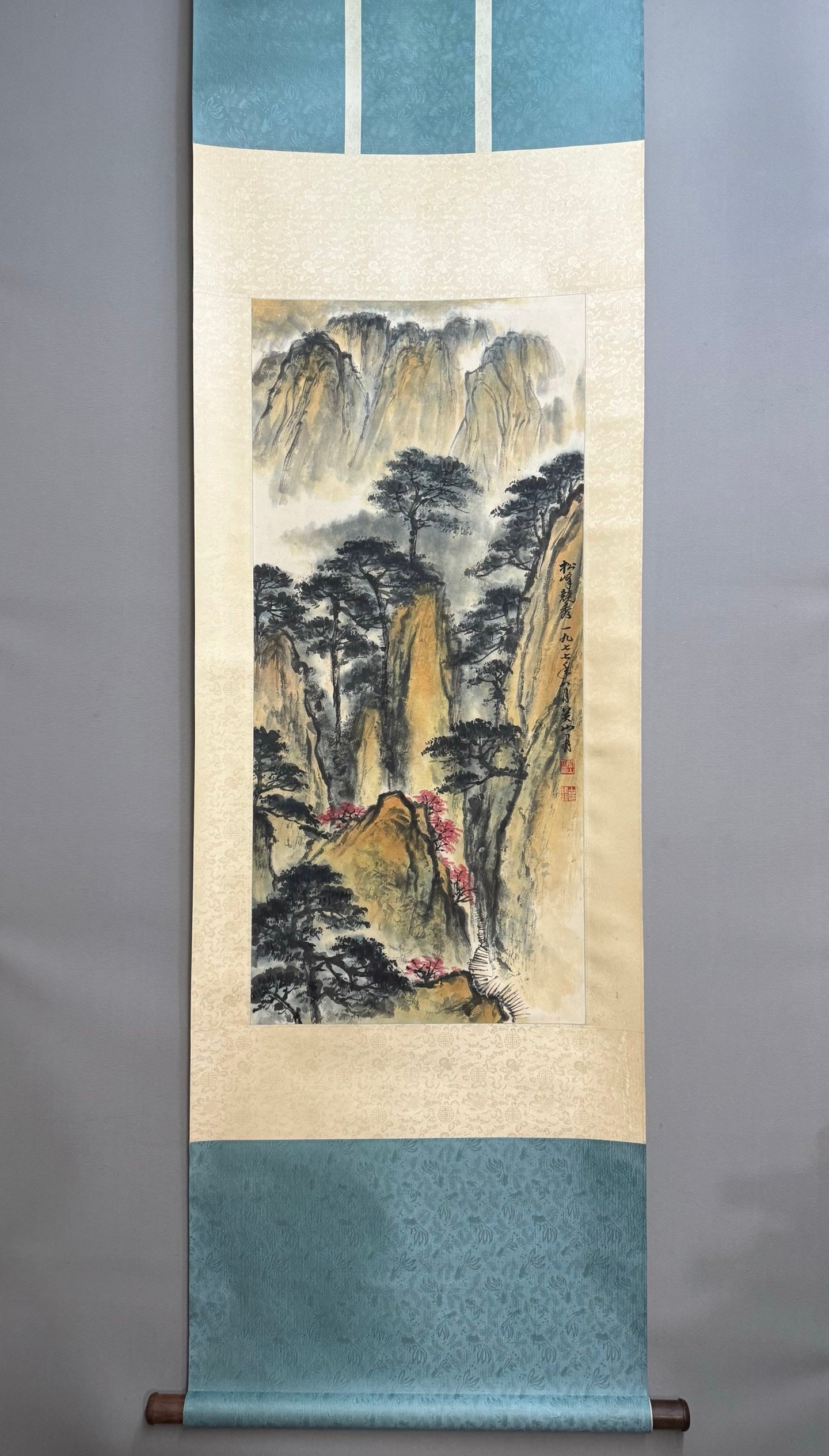 A picture of Guan Shanyue's pine peak competition: Guan Shanyue's pine peak competition picture Size:96x44cm (The Dimensions Of All Batches Are Manually Measured.If You Need More Detailed Information,Please Contact Our Customer Service Before Bidding.