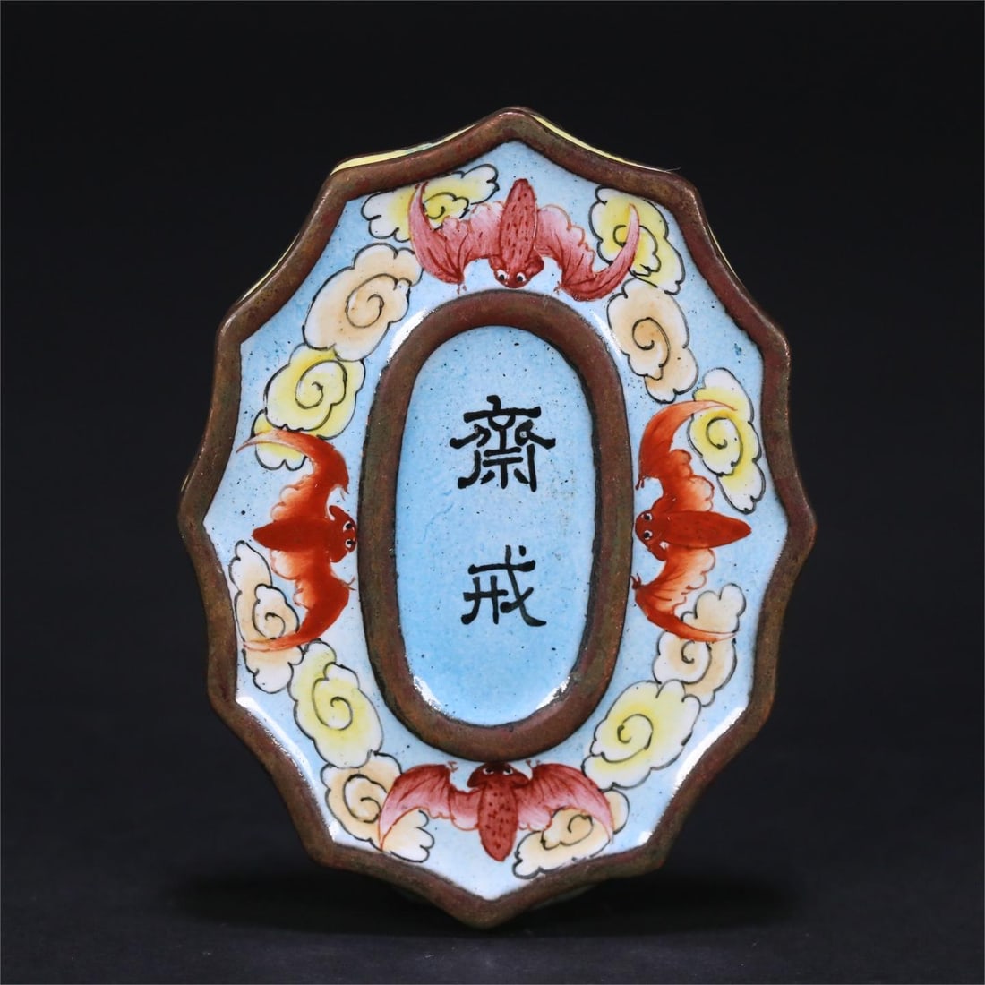 A beautiful bronze tire painting enamel bat auspicious cloud pattern fasting plaque: Exquisite copper tire painting enamel bat auspicious cloud pattern fasting plaque Size:6.4x5x0.7cm W:87g (The Dimensions Of All Batches Are Manually Measured.If You Need More