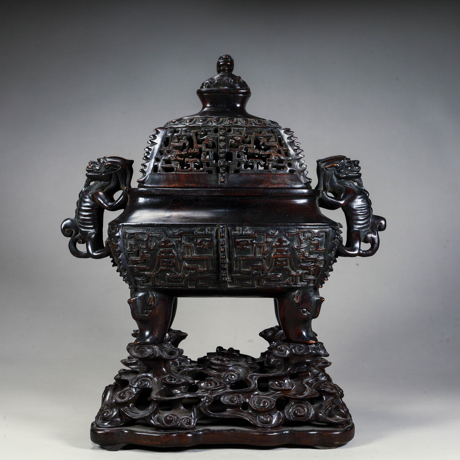 A high-quality rosewood aroma burner from the Qing Dynasty: Qing Dynasty's high-quality rosewood aroma burner Size: Total height 35cm Length 29cm Width 17cm Weight 2.4kg (The Dimensions Of All Batches Are Manually Measured.If You Need More Detailed Information