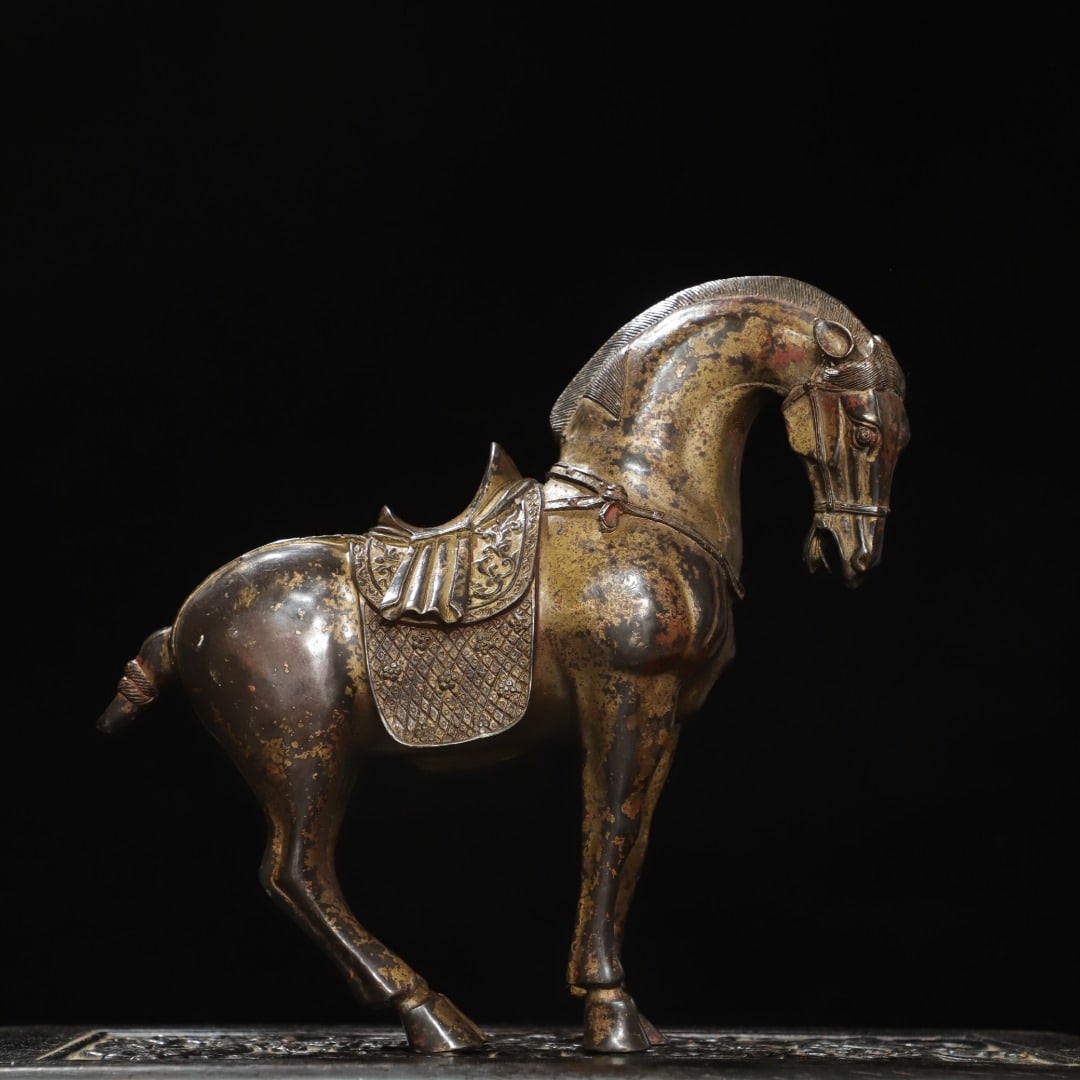 A beautiful bronze gold horse ornament (1 of 9)