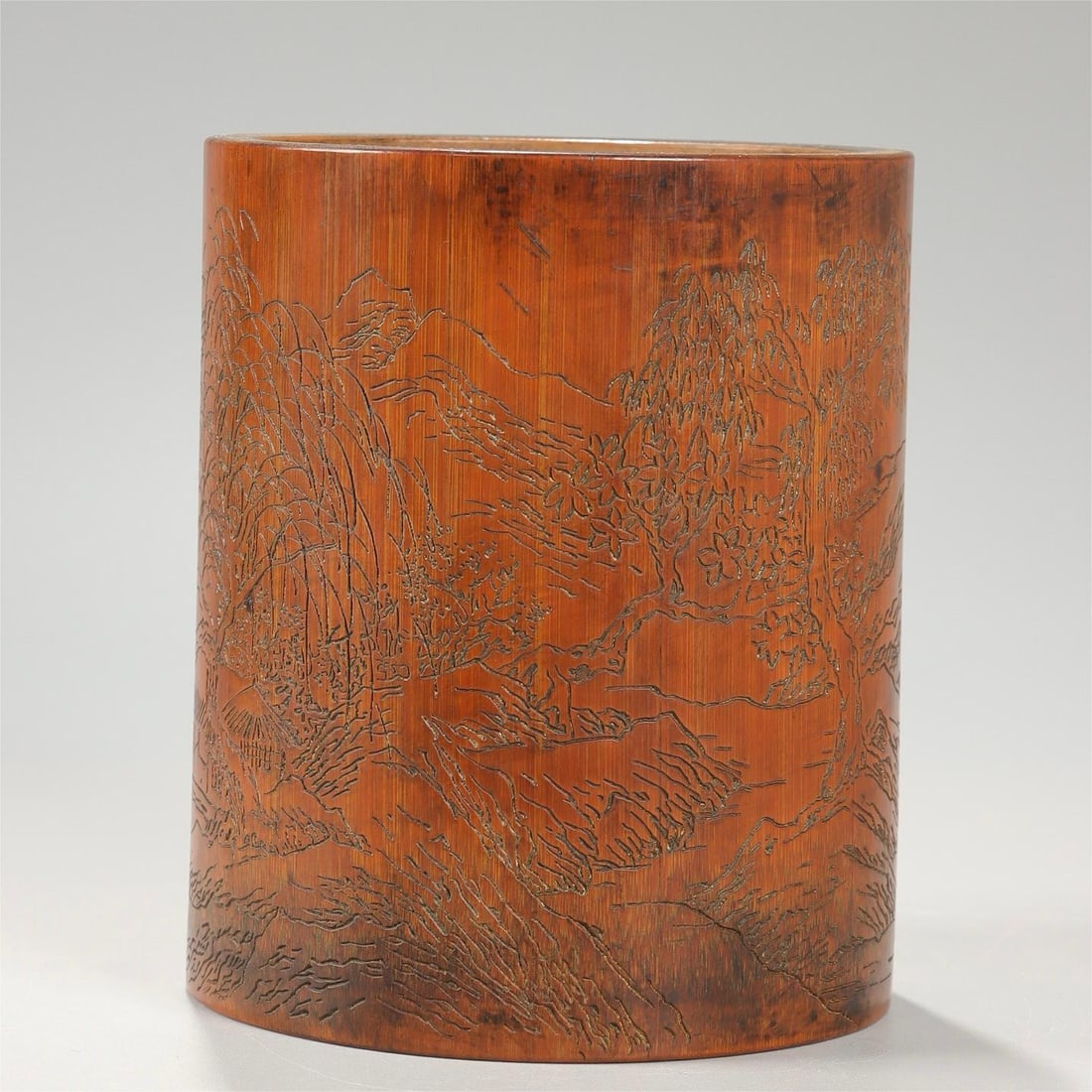 A bamboo carving of the Qing Dynasty Xu Xi's landscape poetry pen holder: Qing Dynasty bamboo carving Xu Xi made landscape poetry pen holder Size:H:15cm W:12cm W:365g (The Dimensions Of All Batches Are Manually Measured.If You Need More Detailed