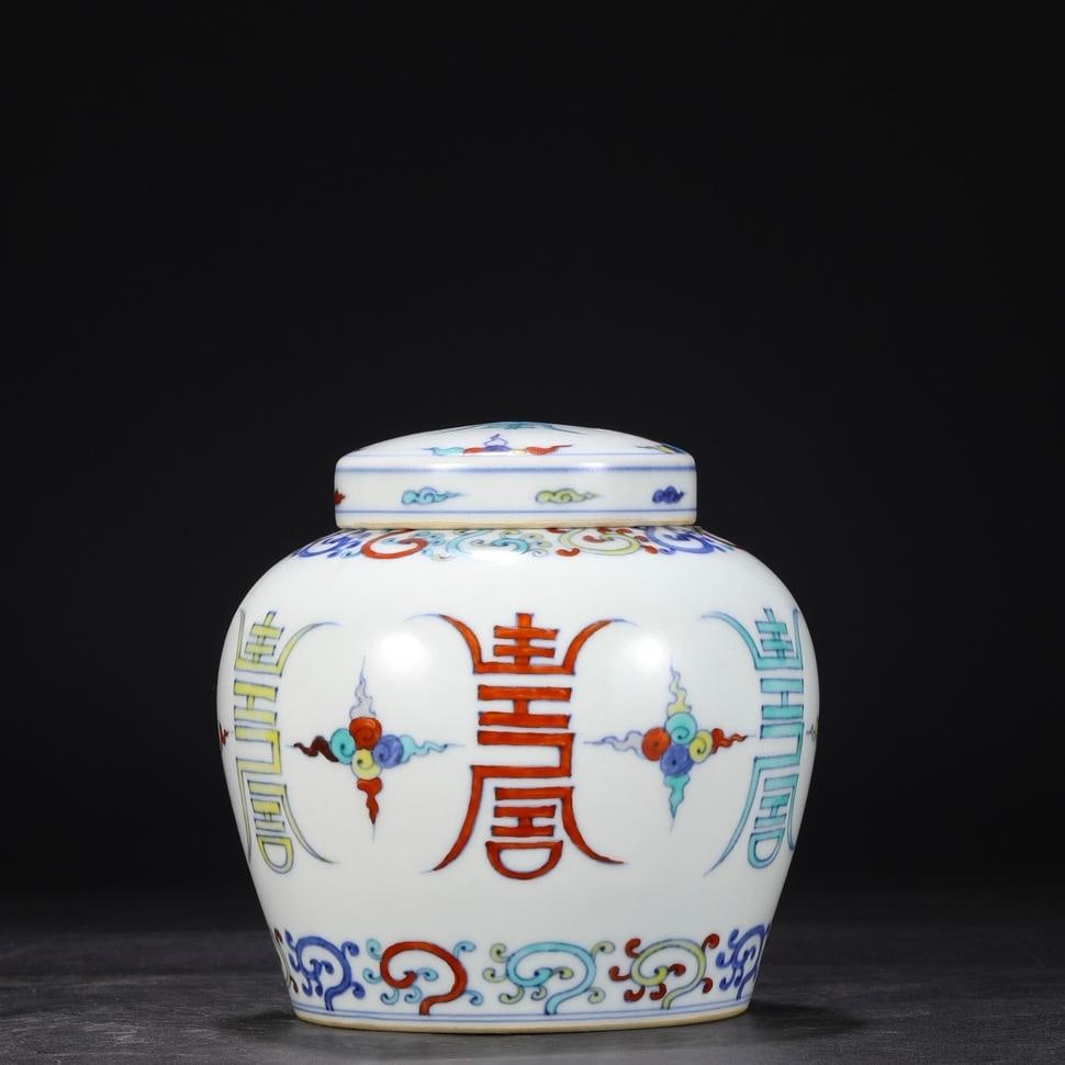 A Doucai Shou character pattern Tianzi lid jar made in the Ming Dynasty Chenghua year: Ming Dynasty Chenghua year system Doucai Shou character pattern heavenly character lid jar Size:H:14cm Belly diameter:13.5cm Calibre:7cm (The Dimensions Of All Batches Are Manually