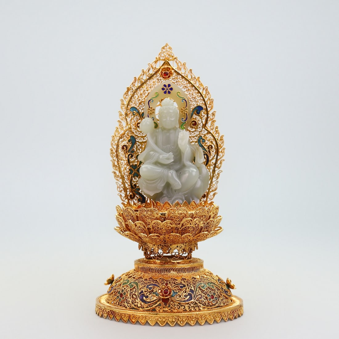 A beautiful cloisonné inlaid with Hetian jade Ruyi Guanyin: Exquisite filigree inlay Hetian jade Ruyi Guanyin Size:H:19cm W:10cm W:390g (The Dimensions Of All Batches Are Manually Measured.If You Need More Detailed Information,Please Contact