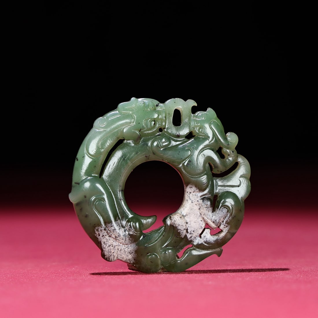 A beautiful Hetian jasper pit dragon pendant (1 of 7)