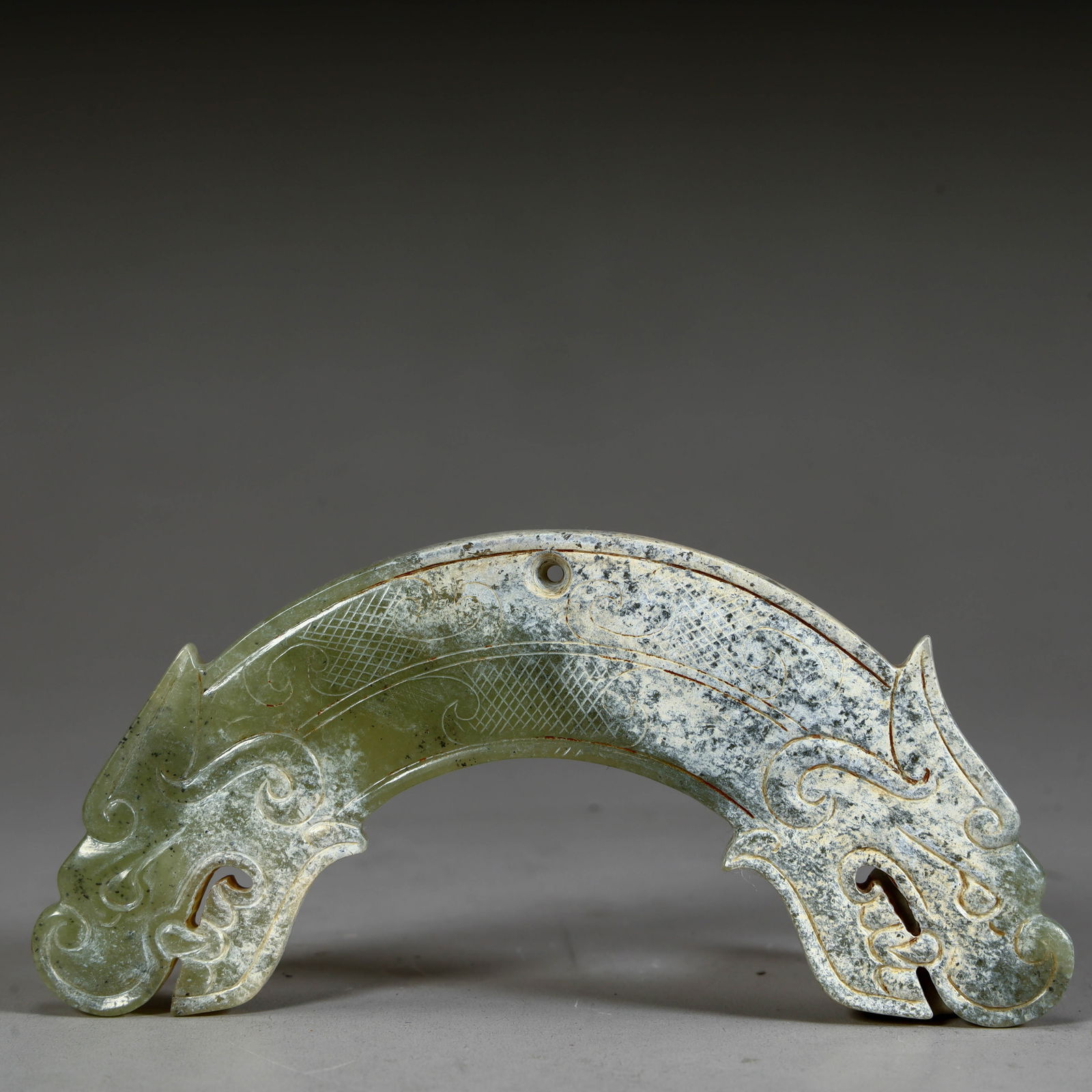 A double dragon head jade huang of the Qing Dynasty: The double dragon head of the Qing Dynasty is immeasurable Size: Length 11.5cm Width 5cm Weight 53.6g (The Dimensions Of All Batches Are Manually Measured.If You Need More Detailed Information,Please