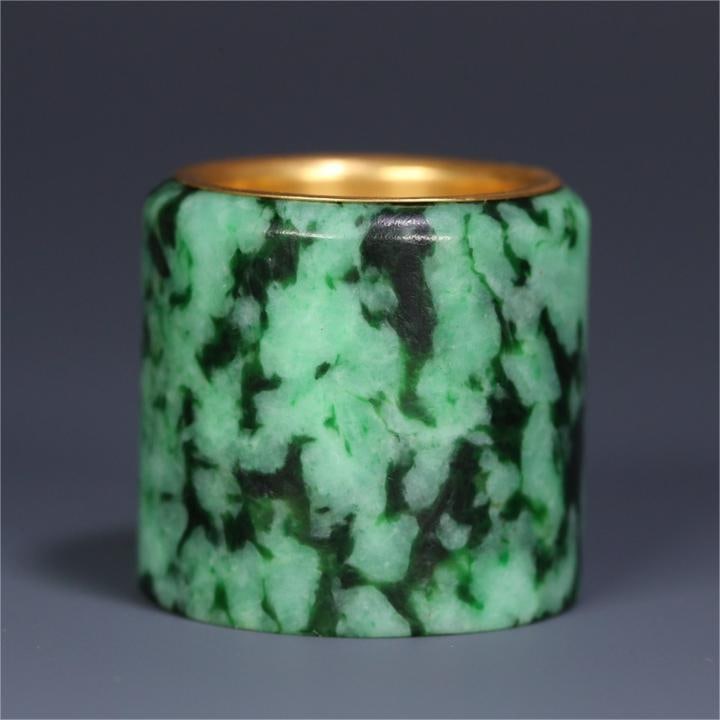 A piece of natural old jade from the Qing Dynasty is wrapped in pure gold fingers: The natural old jade bag of the Qing Dynasty is pure gold Size:lnside diameter:2.1cm H:2.9cm W:37g (The Dimensions Of All Batches Are Manually Measured.If You Need More Detailed Information,Please Con