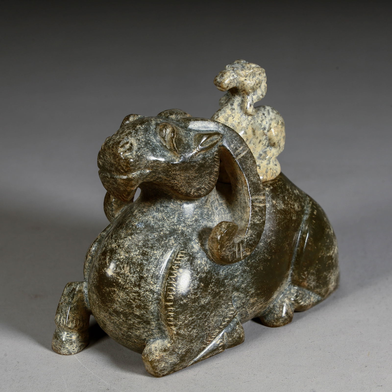 A piece of ancient jade sheep statue ornament of the Qing Dynasty (1 of 11)