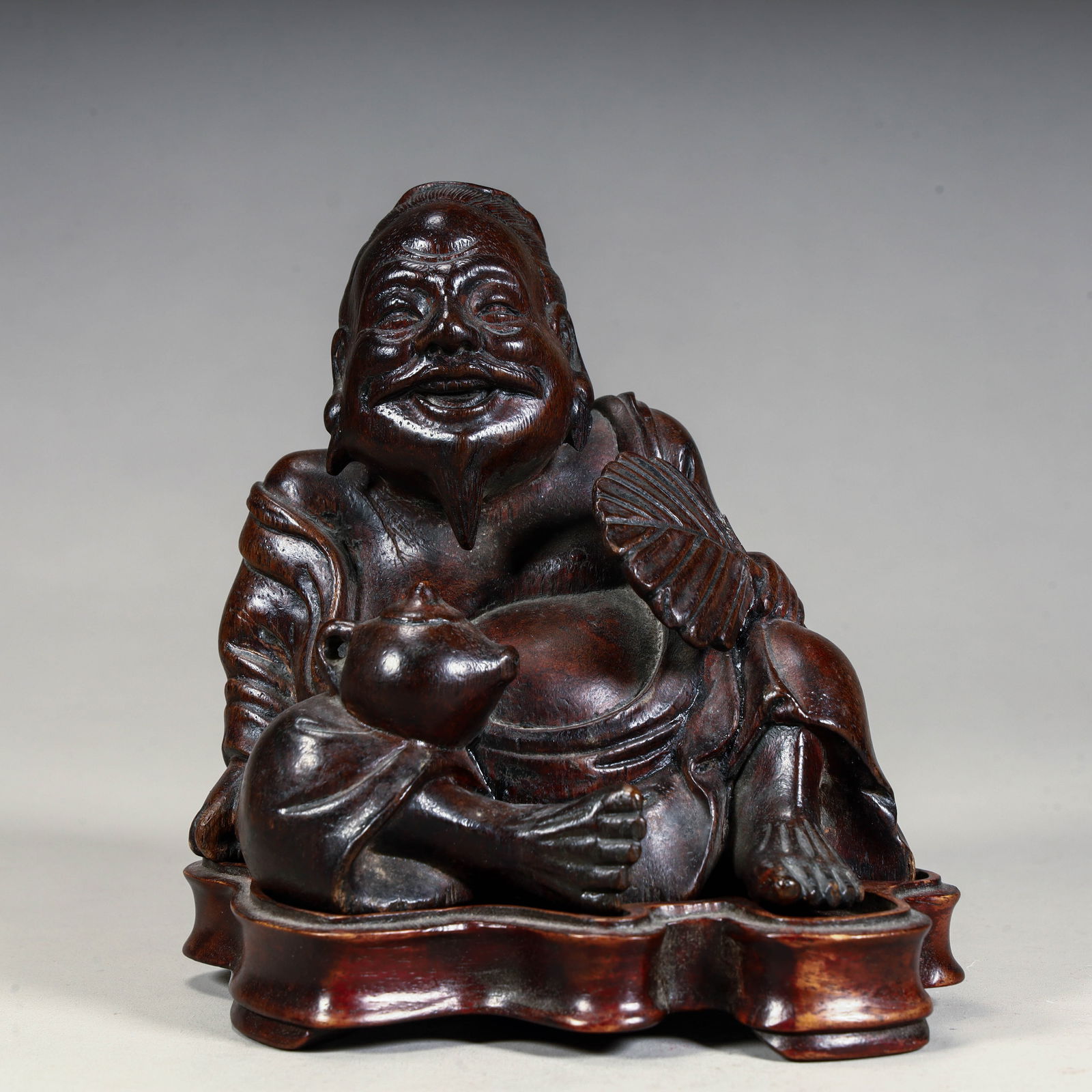 A fine agarwood figure ornament from the Qing Dynasty (1 of 8)