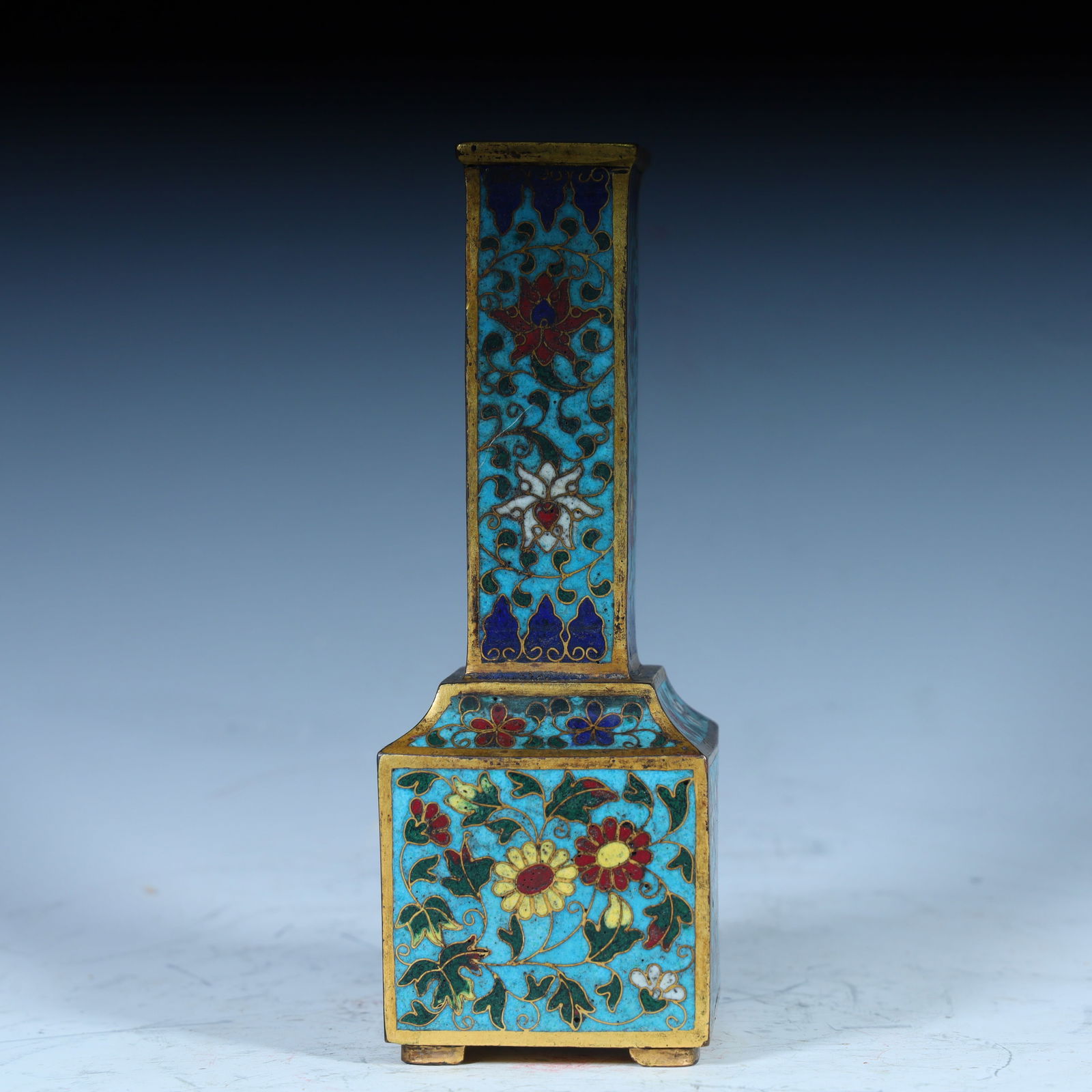 A copper-gilt cloisonné enamel square bottle from the Qing Dynasty: Qing Dynasty copper gilt cloisonné enamel square bottle Height 14.7cm,width 5.1cm,weight 351.4g (The Dimensions Of All Batches Are Manually Measured.If You Need More Detailed Information,Please Conta
