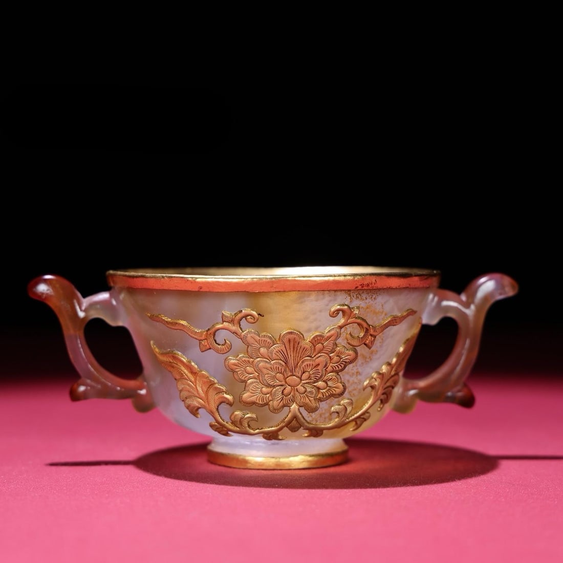 A fine agate copper gilt amphora bowl: Exquisite onyx copper gilt amphora Size:133x90x52mm W:147g (The Dimensions Of All Batches Are Manually Measured.If You Need More Detailed Information,Please Contact Our Customer Service Before Bidding