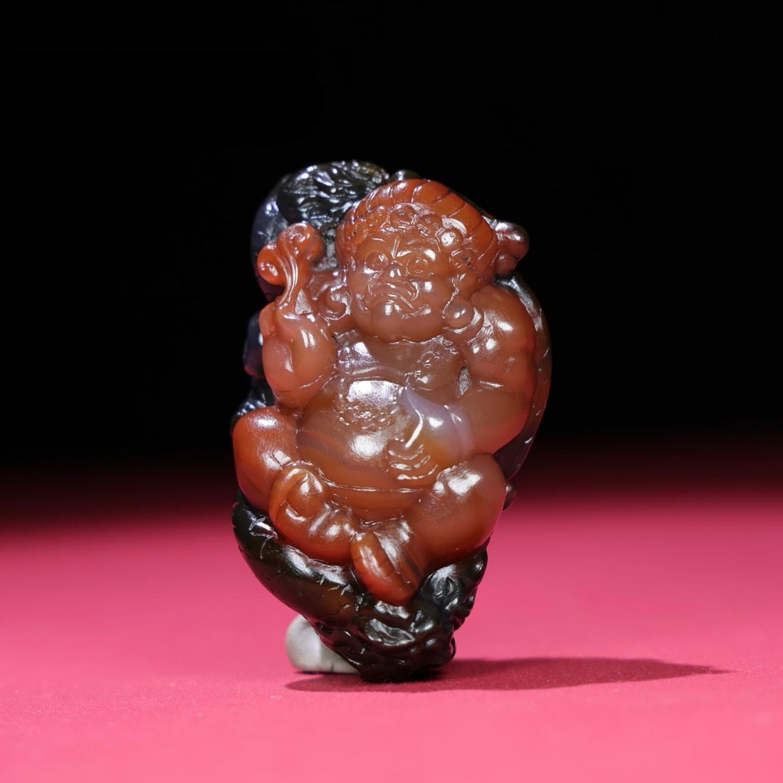 A beautiful old agate carved handle: Exquisite old agate carved handles Size:80x51x33mm W:158g (The Dimensions Of All Batches Are Manually Measured.If You Need More Detailed Information,Please Contact Our Customer Service Before Bidding.