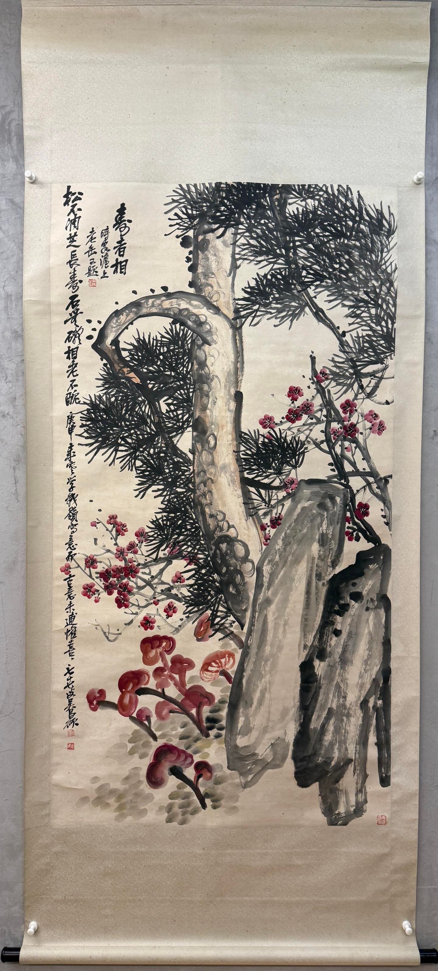 A picture of Wu Changshuo's flowers and birds: Wu Changshuo's flower and bird picture Size:177×95cm (The Dimensions Of All Batches Are Manually Measured.If You Need More Detailed Information,Please Contact Our Customer Service Before Bidding.)