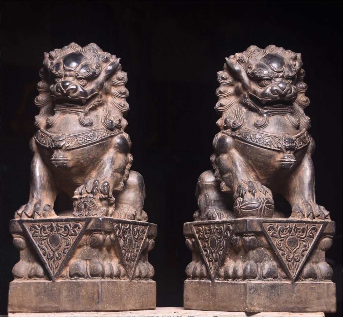 A pair of exquisite bluestone door lions (1 of 7)