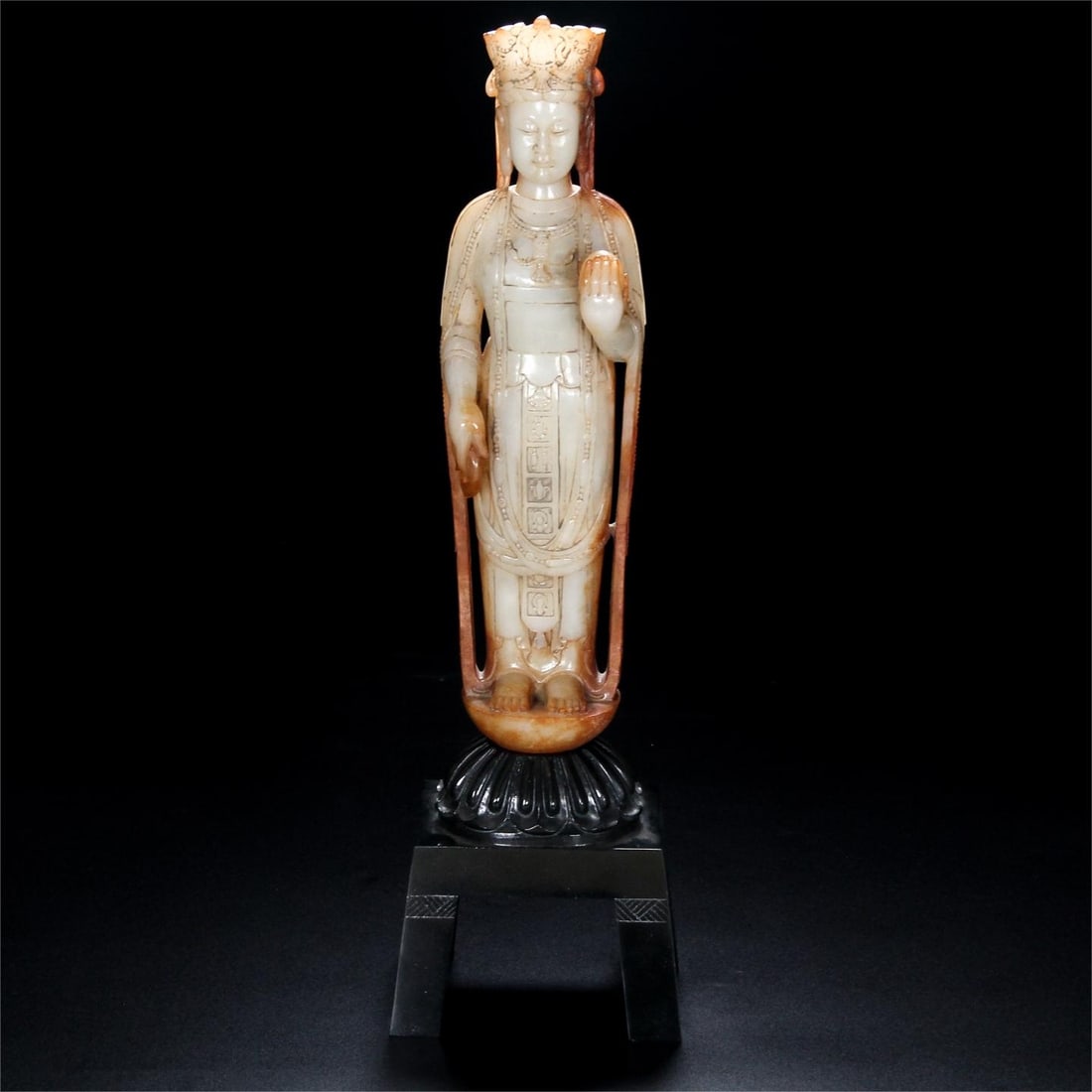 A beautiful Hetian jade Northern Qi jade Buddha: Exquisite Hetian jade Northern Qi jade Buddha Size:W:2860g L:12cm W:9.5cm H:43cm (The Dimensions Of All Batches Are Manually Measured.If You Need More Detailed Information,Please Contact Our Customer