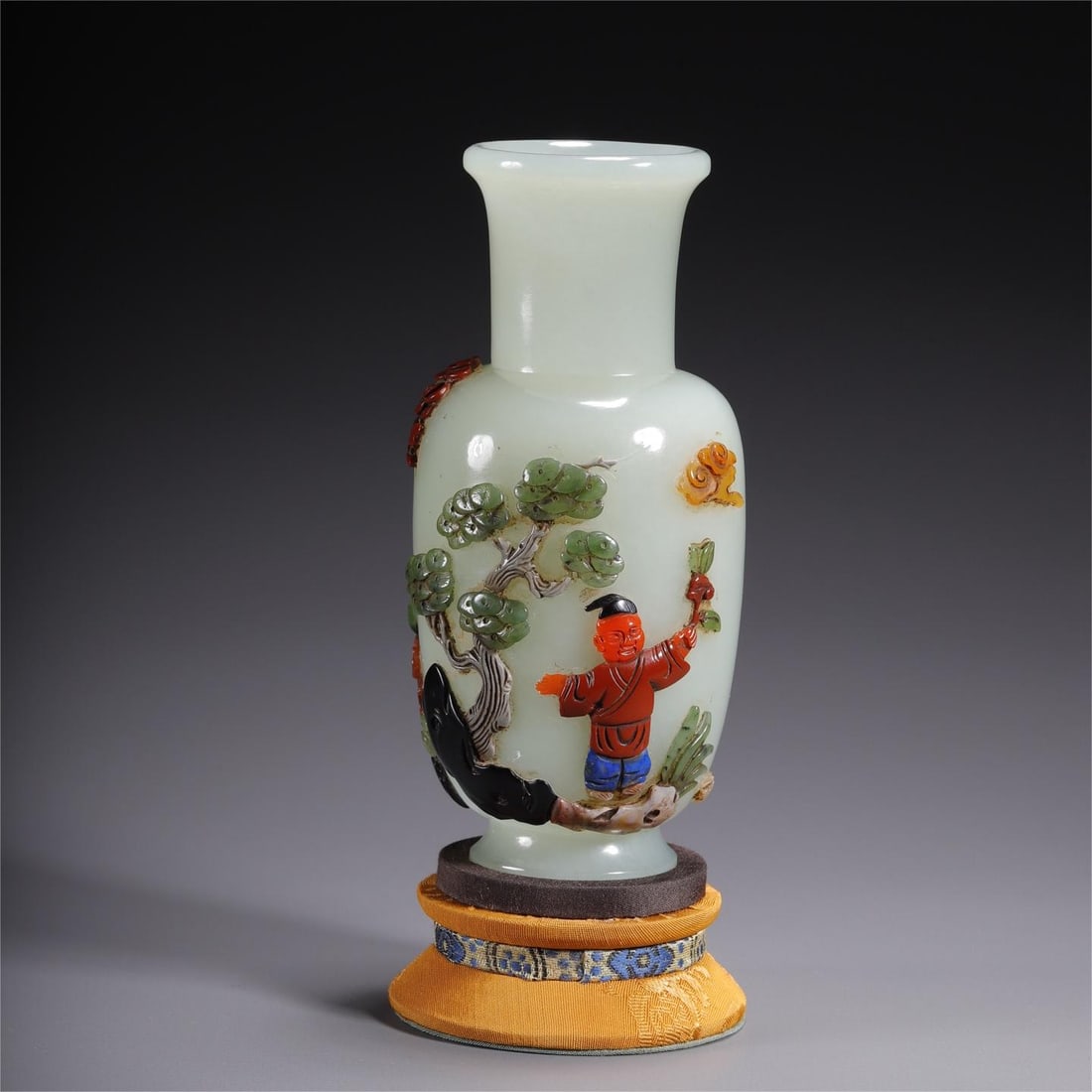 A beautiful Hetian jade treasure inlaid character pattern bottle (1 of 9)