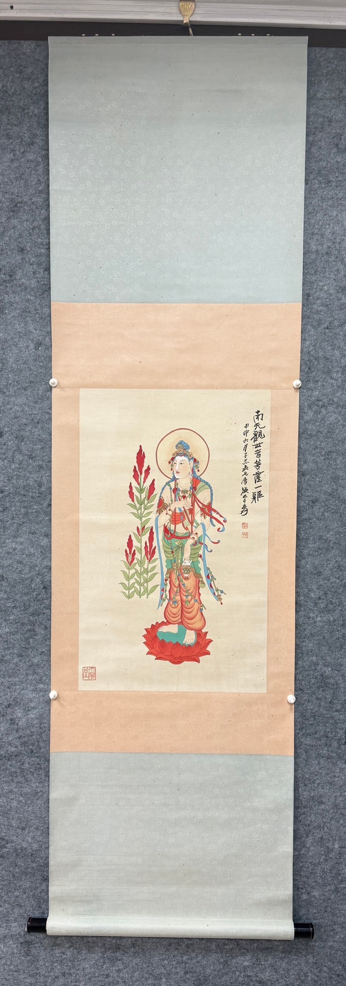 A figure painting by Zhang Daqian: Zhang Daqian's figure painting Flower core Size:73x45cm (The Dimensions Of All Batches Are Manually Measured.If You Need More Detailed Information,Please Contact Our Customer Service Before Bidding.)