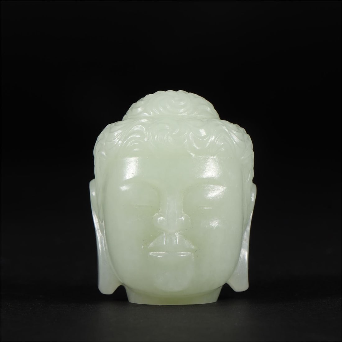 A Hetian jade Buddha head from the Qing Dynasty: The Hetian jade Buddha head of the Qing Dynasty Size:L:3cm W:2.9cm H:3.8cm W:52g (The Dimensions Of All Batches Are Manually Measured.If You Need More Detailed Information,Please Contact Our Customer