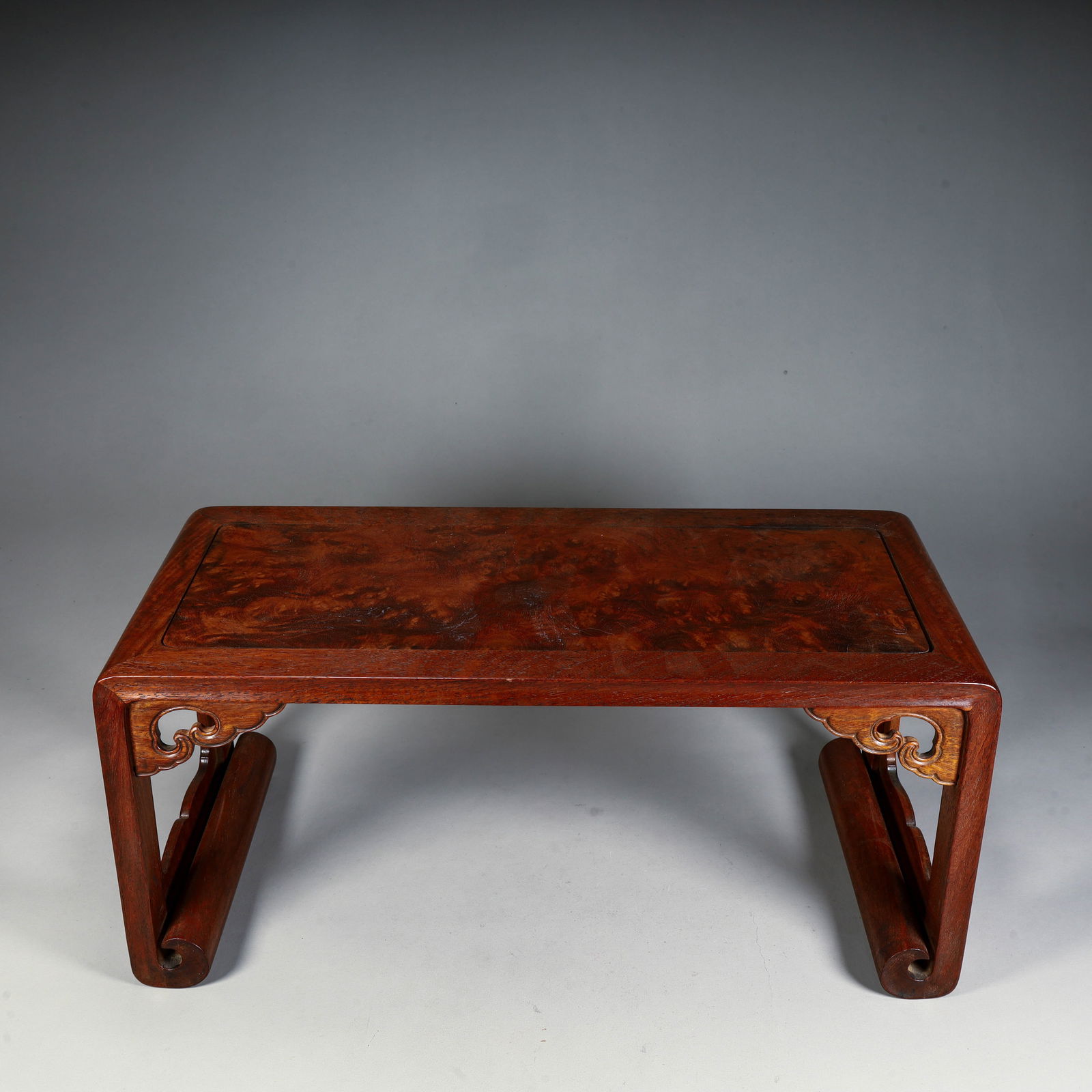 A high-quality Huanghuali table from the Qing Dynasty (1 of 7)
