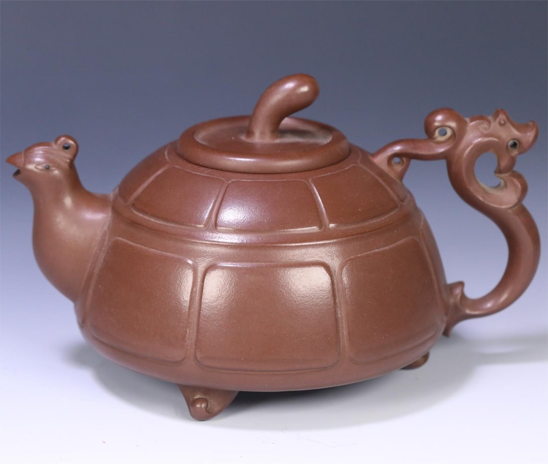 A dragon and phoenix melon-shaped purple clay pot by Chen Mingyuan: Chen Mingyuan's dragon and phoenix melon-shaped purple clay pot Size:18x11x12.5cm (The Dimensions Of All Batches Are Manually Measured.If You Need More Detailed Information,Please Contact Our Customer