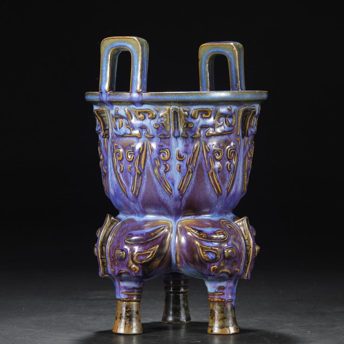 A grape purple and red glazed court sacrificial ritual vessel from the Song Dynasty Jun kiln came: The grape purple-red glaze court sacrificial ritual vessels of the Jun kiln in the Song Dynasty came out of the halberd cauldron furnace Size:H:29.5cm Calibre:18cm Belly diameter:16cm 