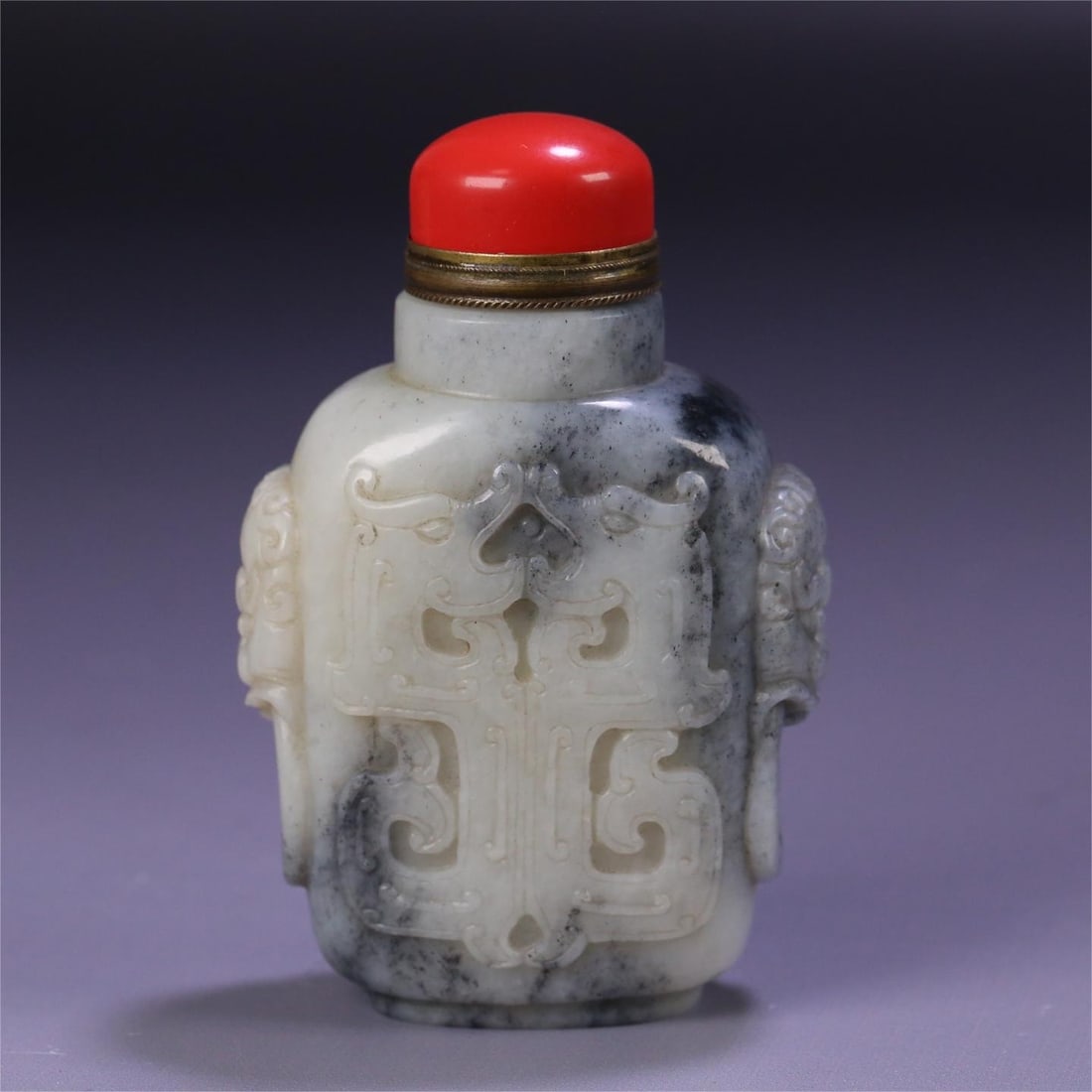 A beautiful Hetian jade blue and white seed material animal ear dragon pattern snuff bottle (1 of 9)