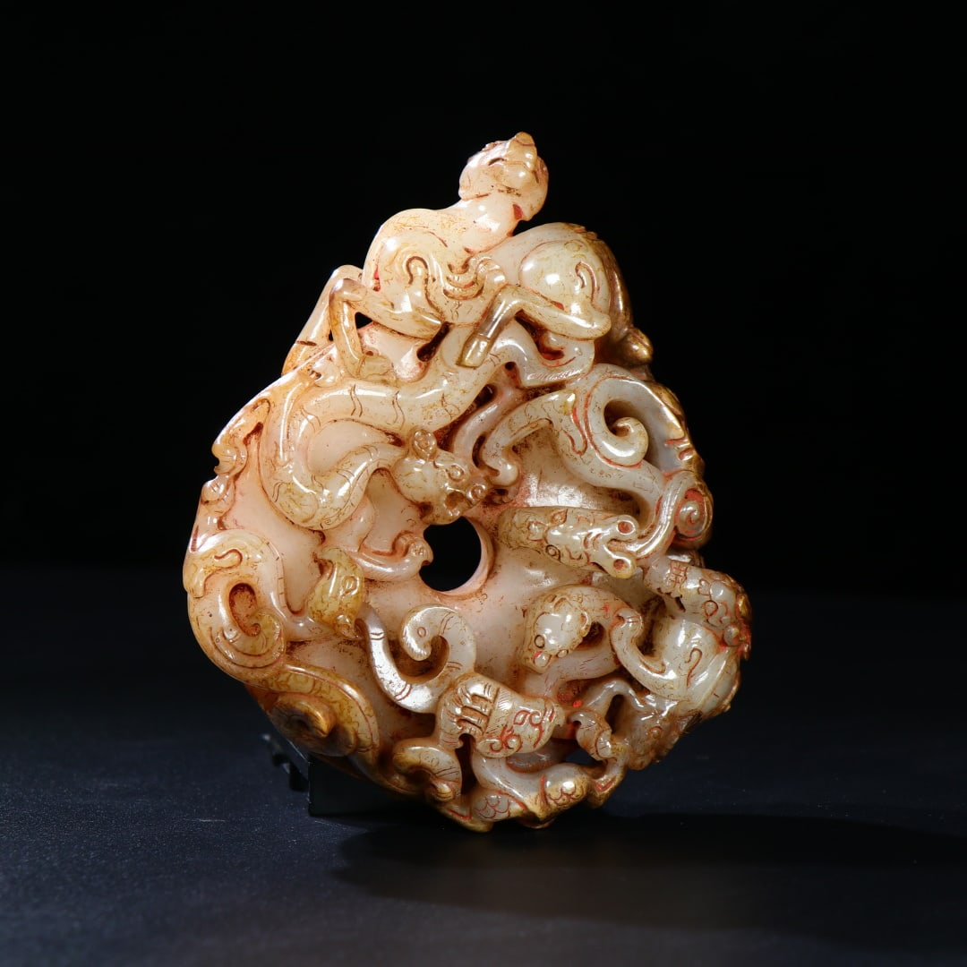 A beautiful Hetian jade dragon and phoenix pattern dragon tiger jade pendant: Exquisite Hetian jade dragon and phoenix pattern dragon tiger jade pendant Size:10.8×9×2.6cm W:232g (The Dimensions Of All Batches Are Manually Measured.If You Need More Detailed Information,Please