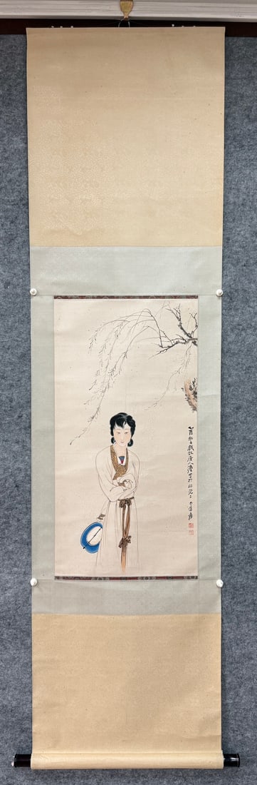 A figure painting by Zhang Daqian: Zhang Daqian's figure painting Flower core Size:80x41cm (The Dimensions Of All Batches Are Manually Measured.If You Need More Detailed Information,Please Contact Our Customer Service Before Bidding.)