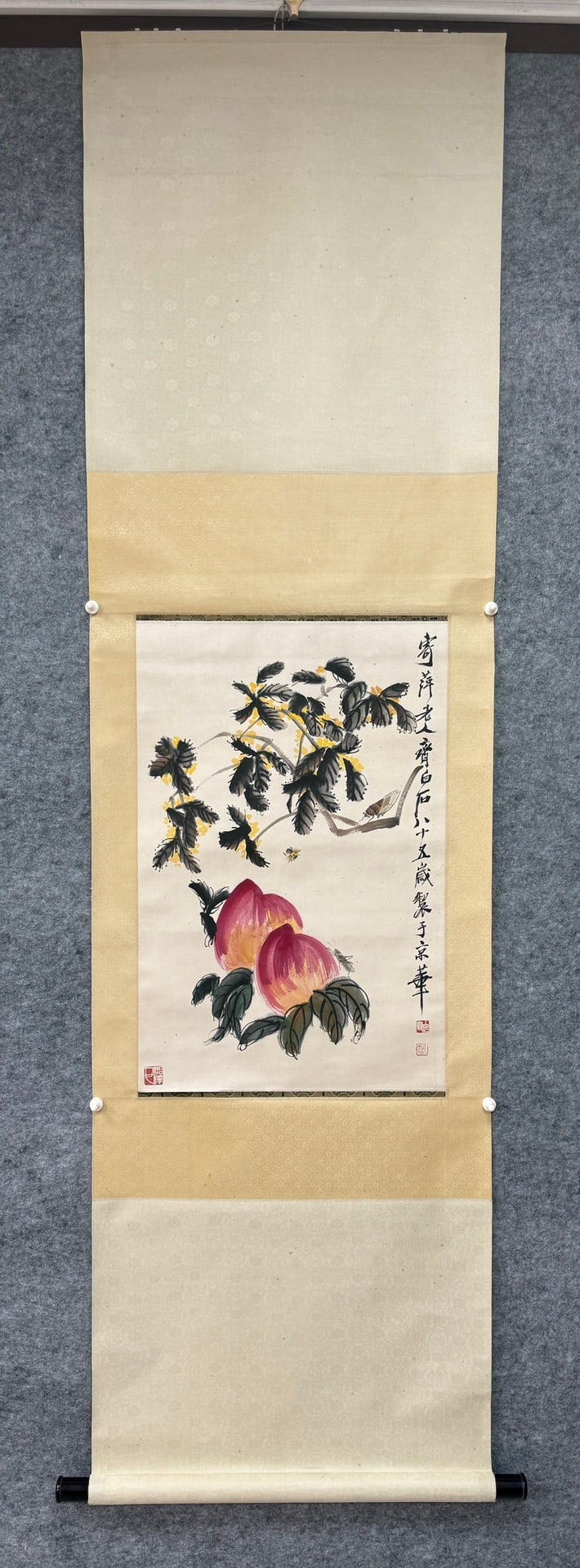 A peach painting by Qi Baishi: Qi Baishi's peach painting Flower core Size:68x45cm (The Dimensions Of All Batches Are Manually Measured.If You Need More Detailed Information,Please Contact Our Customer Service Before Bidding.)