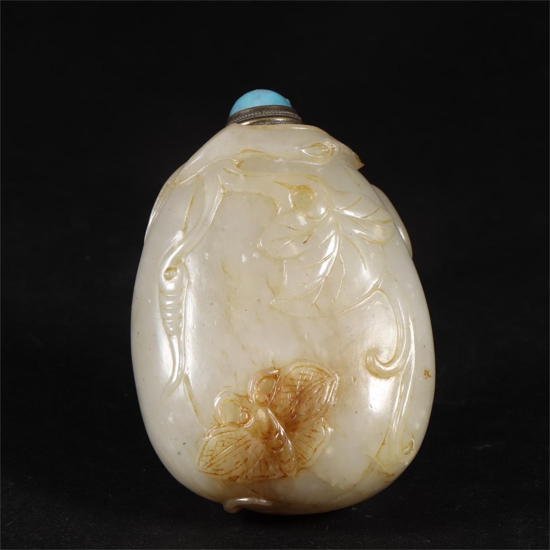 A Qing Dynasty Hetian jade seed material melon snuff bottle: Qing Dynasty Hetian jade seed material melon and snuff bottle Size:L:4.5cm W:2.7cm H:6.5cm W:67g (The Dimensions Of All Batches Are Manually Measured.If You Need More Detailed Information,Please Conta