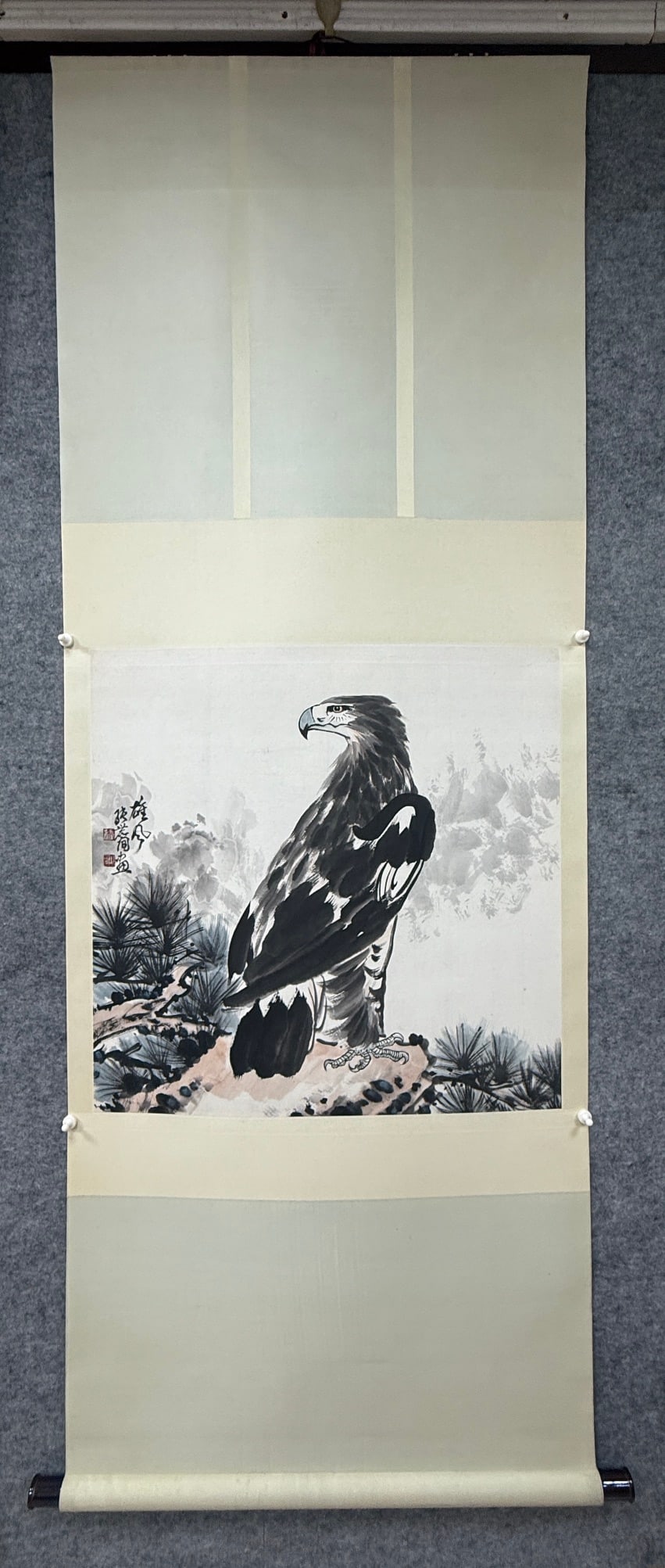 A picture of Zhang Shijian's eagle: Zhang Shijian's eagle picture Flower core Size:68x67cm (The Dimensions Of All Batches Are Manually Measured.If You Need More Detailed Information,Please Contact Our Customer Service Before Bidding.)