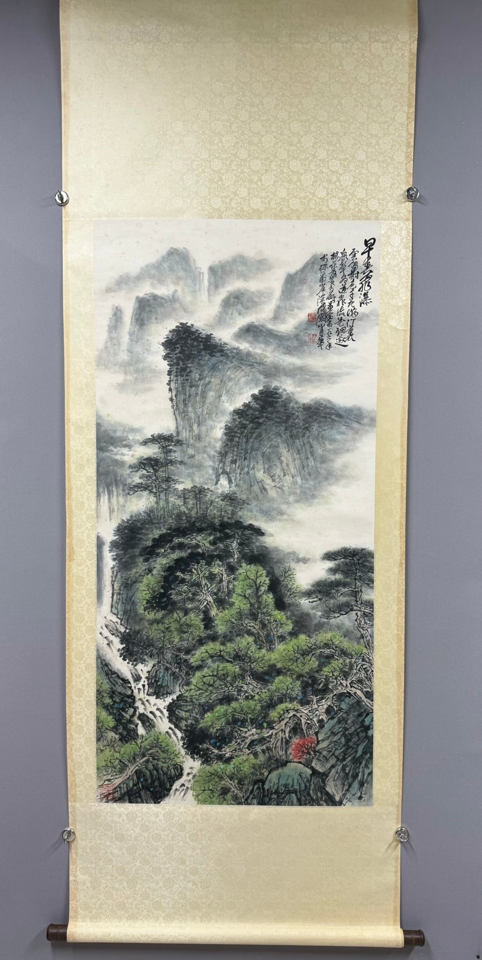 An early spring waterfall of Guan Shanyue: Guan Shanyue's early spring waterfall Size:133cm (The Dimensions Of All Batches Are Manually Measured.If You Need More Detailed Information,Please Contact Our Customer Service Before Bidding.)
