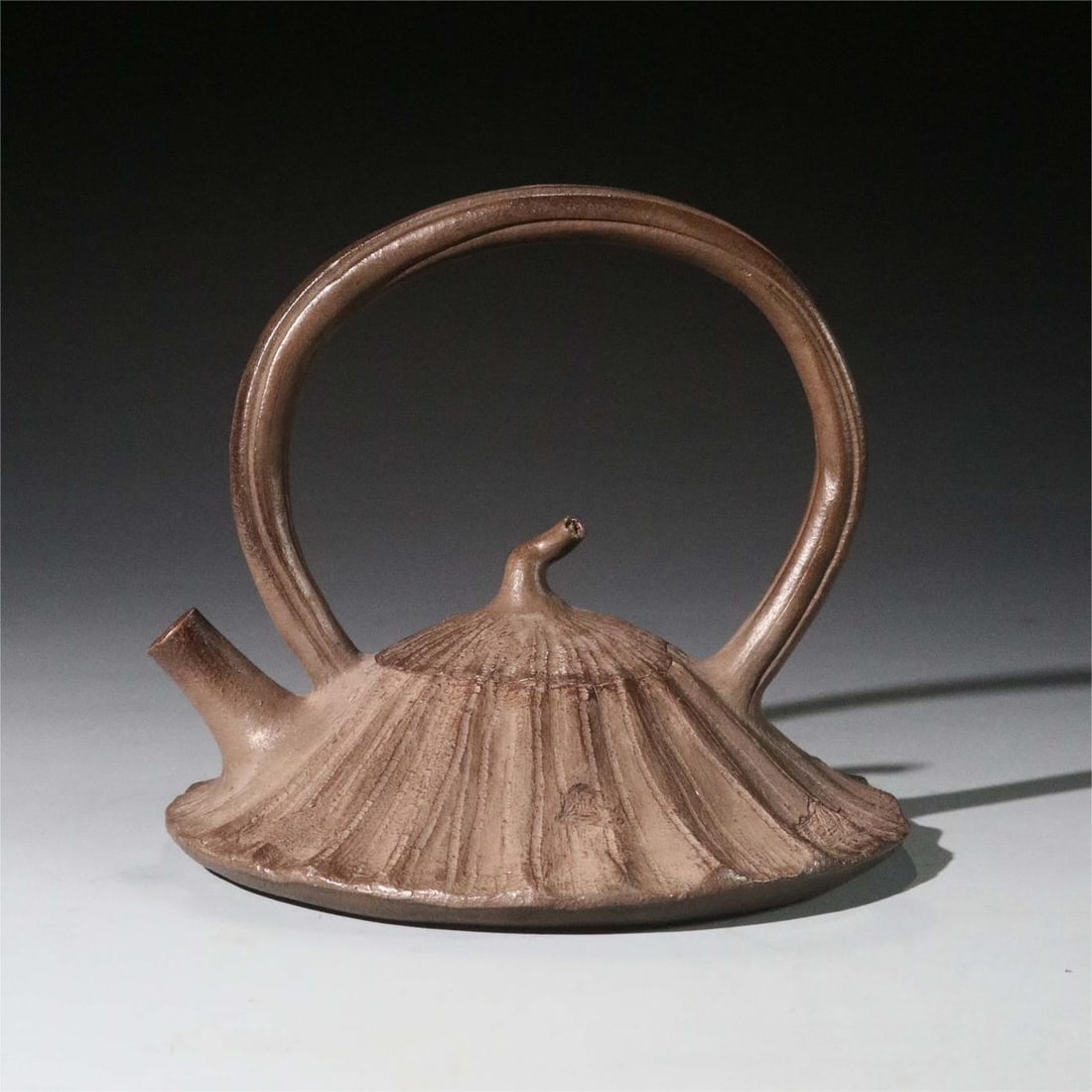 A beautiful large lotus leaf lifting pot (1 of 9)