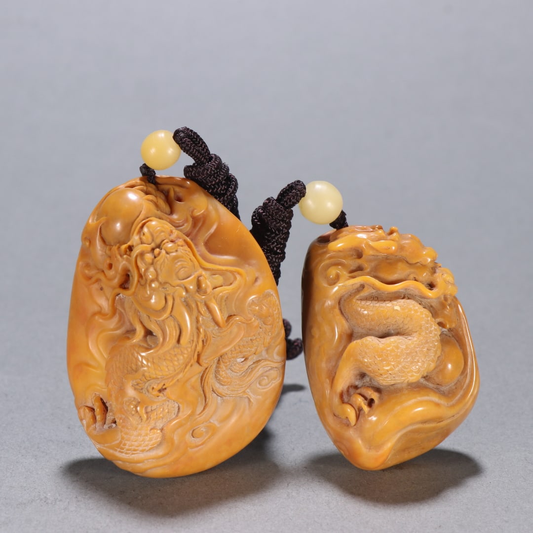 A set of Qing Dynasty Tian Huang Shilong pendants (1 of 9)