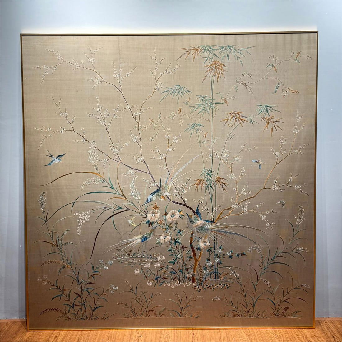 A Cantonese embroidered brocade chicken annunciation from the Republic of China period: Cantonese embroidered brocade chicken annunciation during the Republic of China Size:200x196cm (The Dimensions Of All Batches Are Manually Measured.If You Need More Detailed Information,Please Contact
