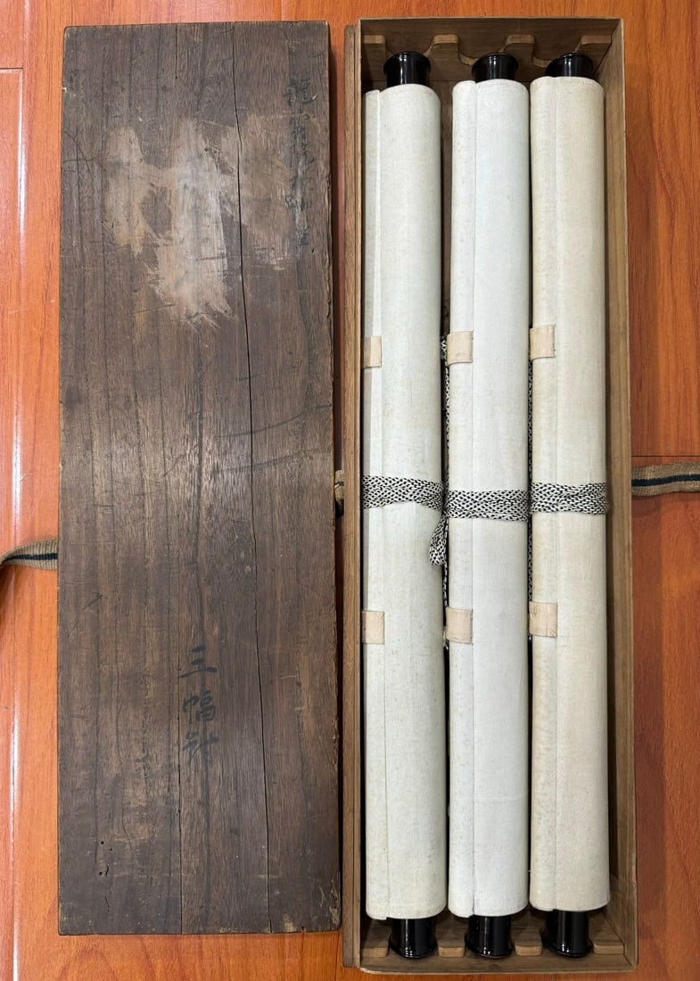 A silk book three screens of Lang Shining in the Qing Dynasty (1 of 20)